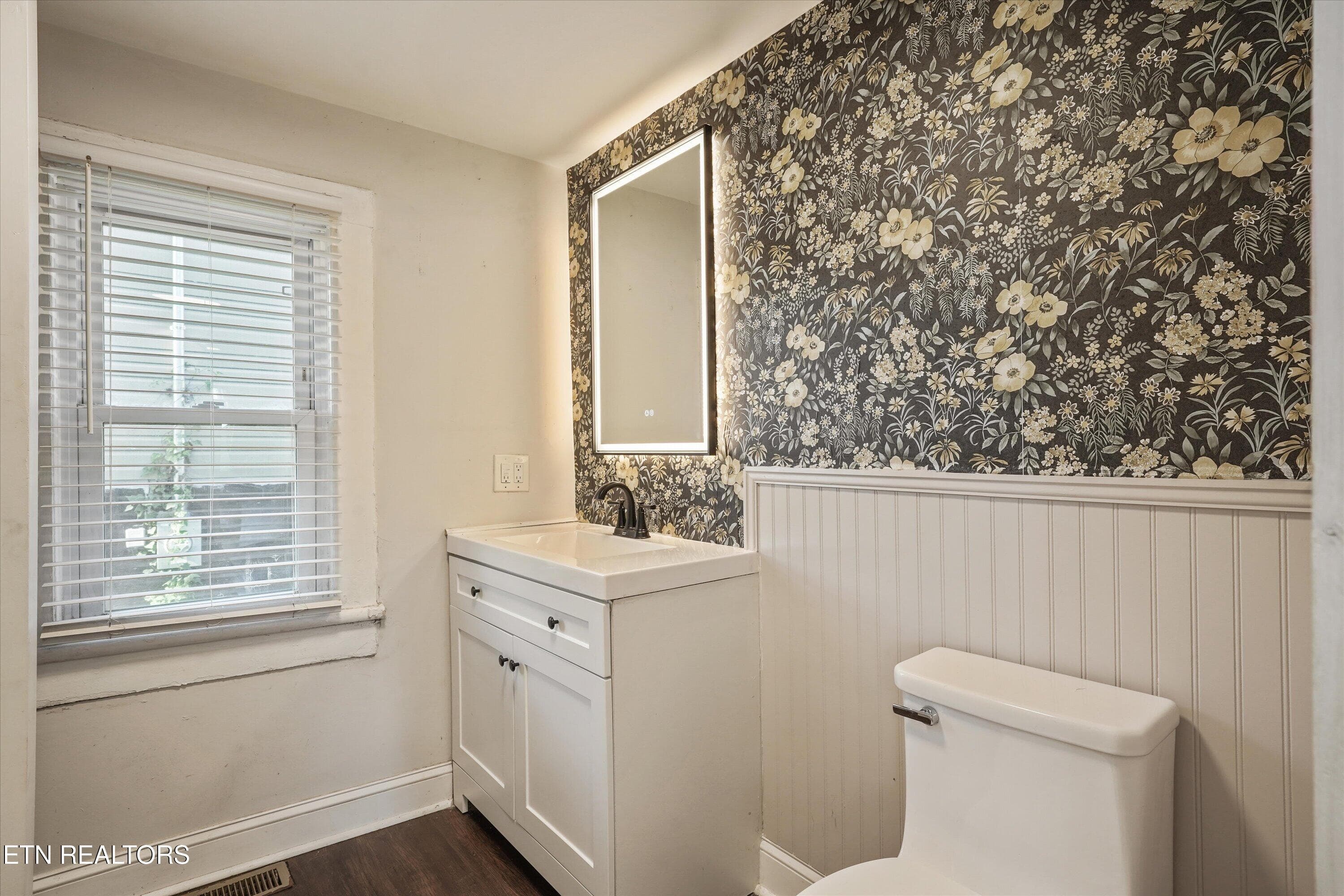 27-204 E 1st Ave 34 - 204 E 1st Ave, Lenoir City, TN 37771, Lenoir City