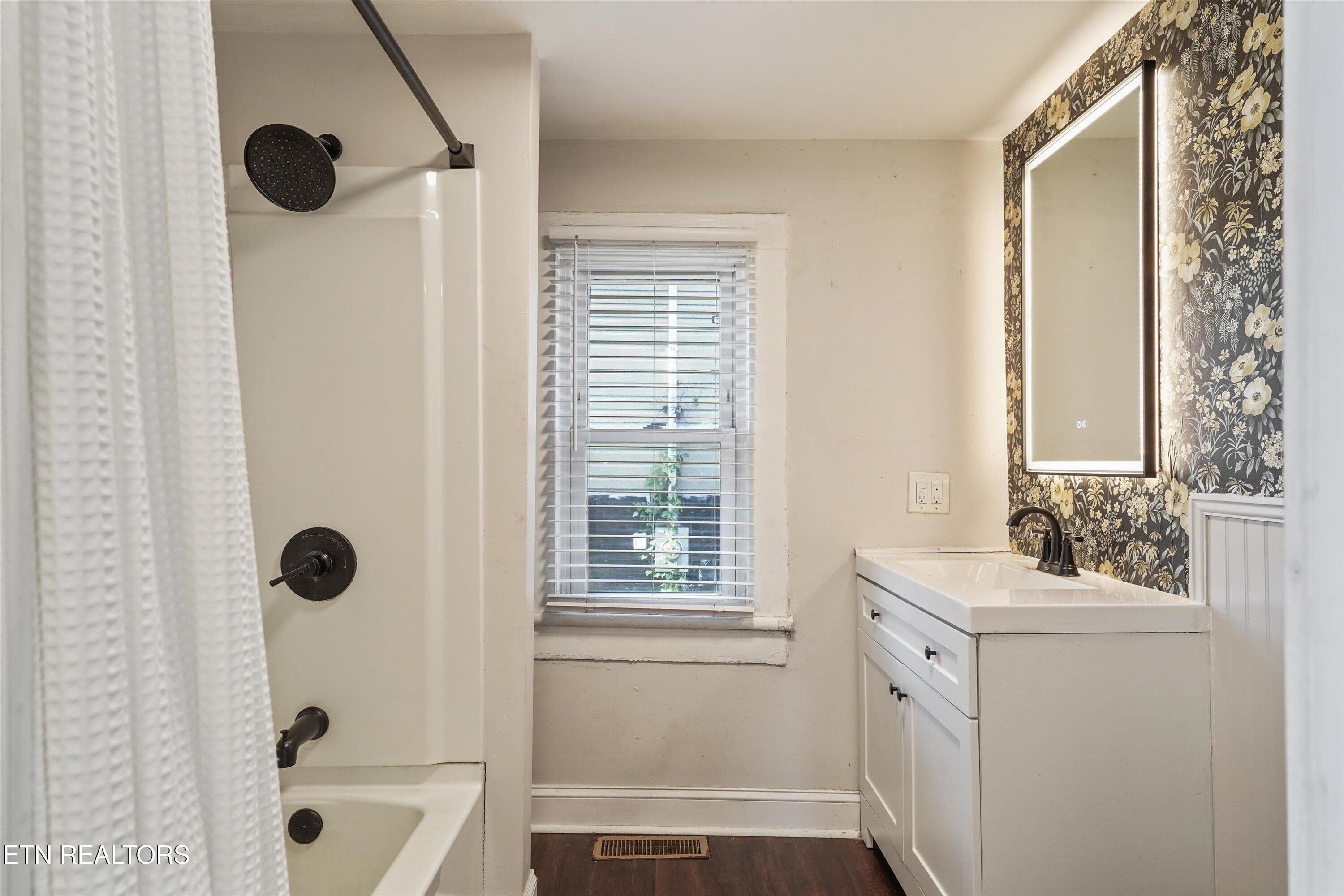 28-204 E 1st Ave 35 - 204 E 1st Ave, Lenoir City, TN 37771, Lenoir City