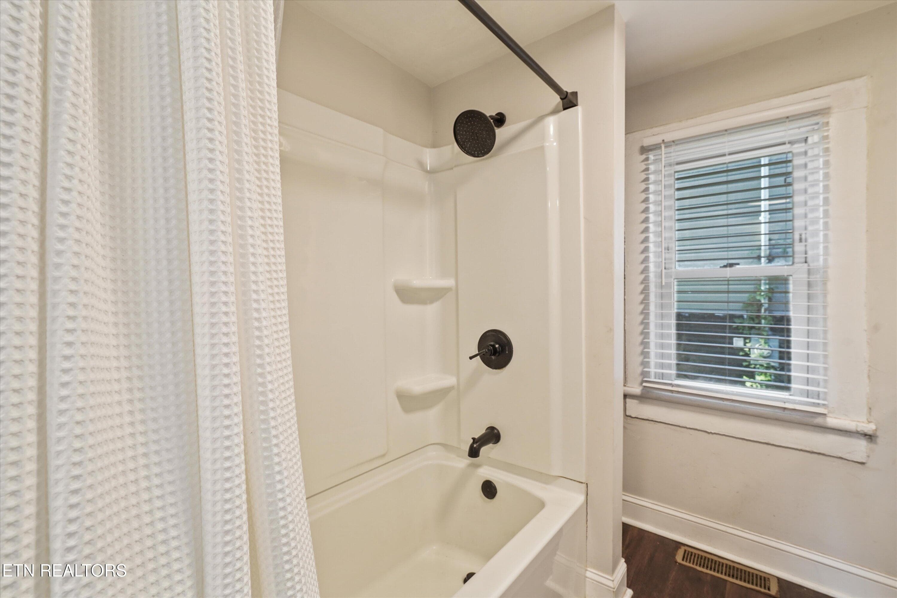 29-204 E 1st Ave 36 - 204 E 1st Ave, Lenoir City, TN 37771, Lenoir City