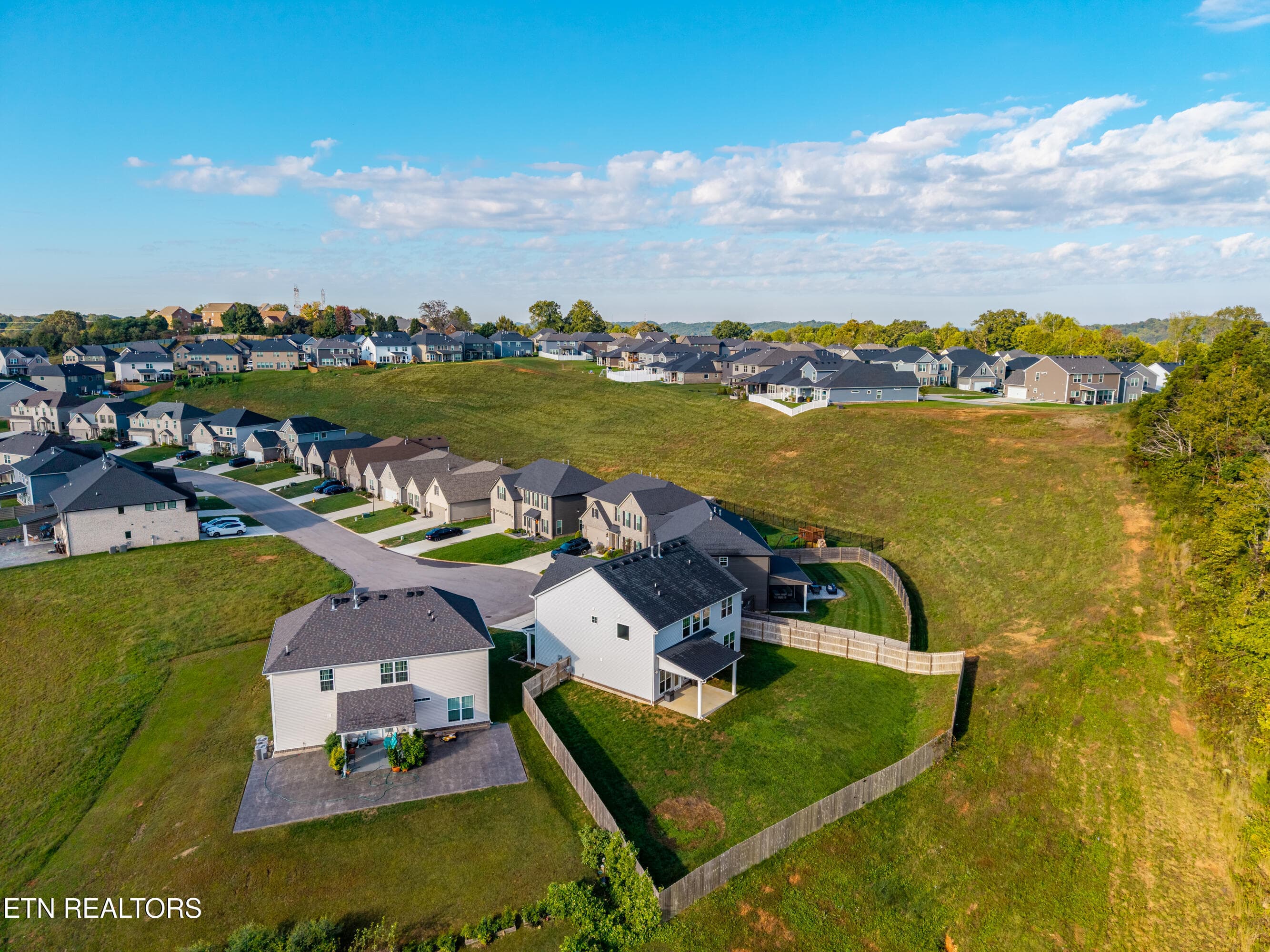 Spacious/private backyard - 8861 Yellow Aster Rd, Knoxville, TN 37931, Knoxville