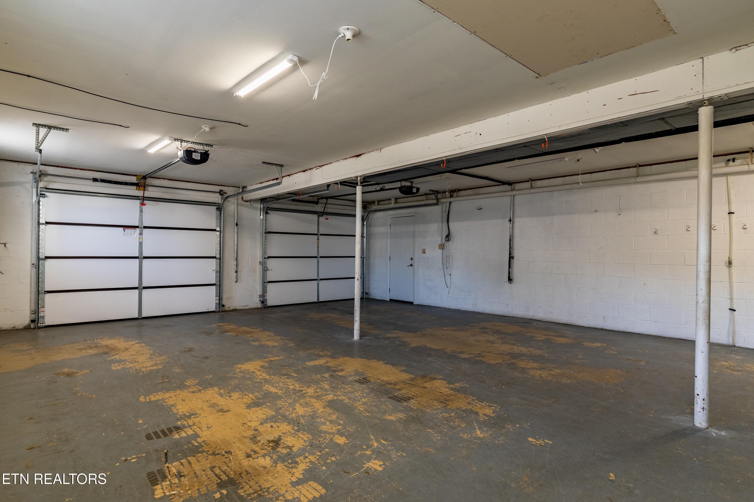 HUGE Garage - 4147 Franklin Hill Blvd, Maryville, TN 37804, Maryville