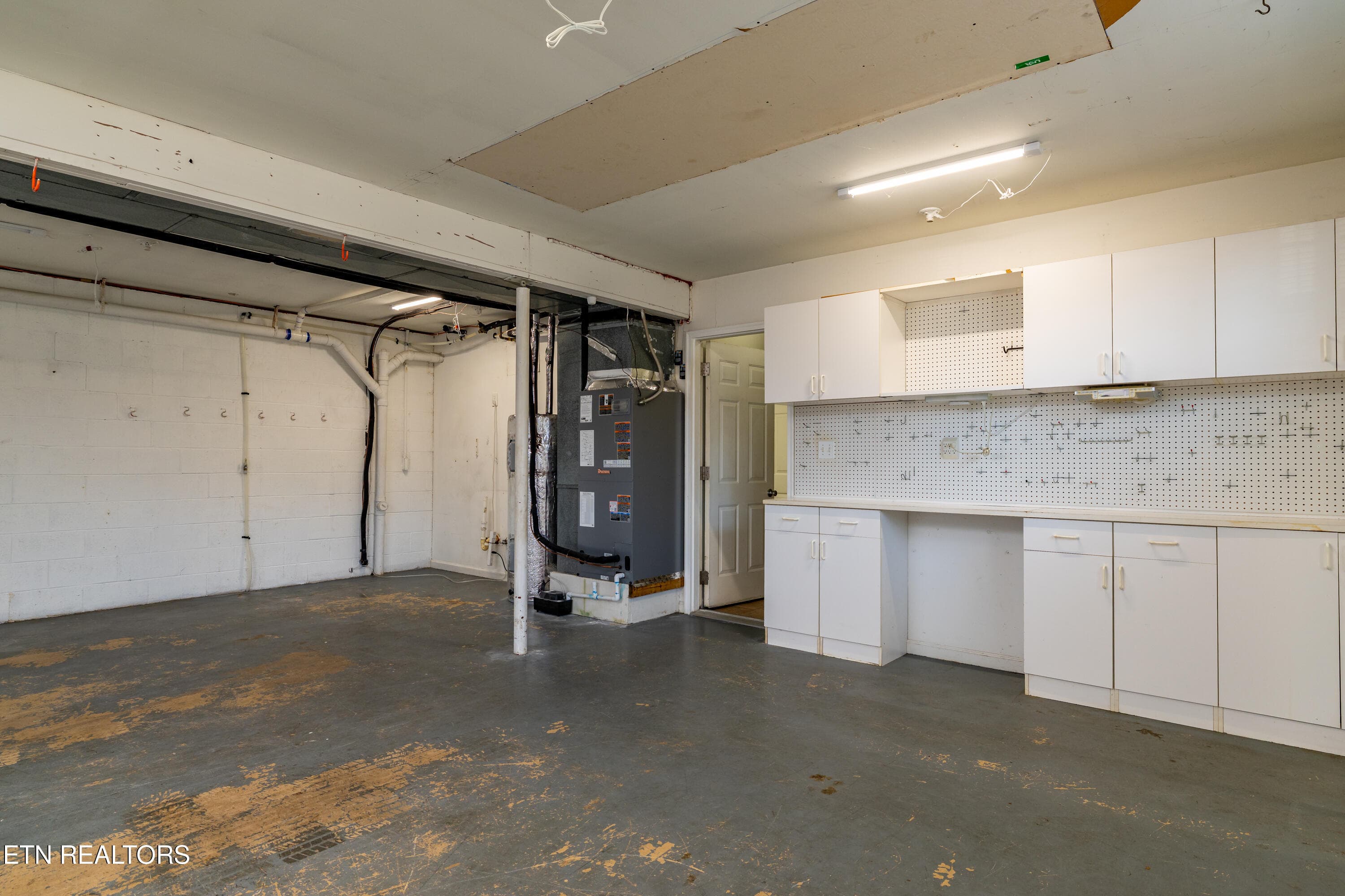 Oversized garage with workshop - 4147 Franklin Hill Blvd, Maryville, TN 37804, Maryville