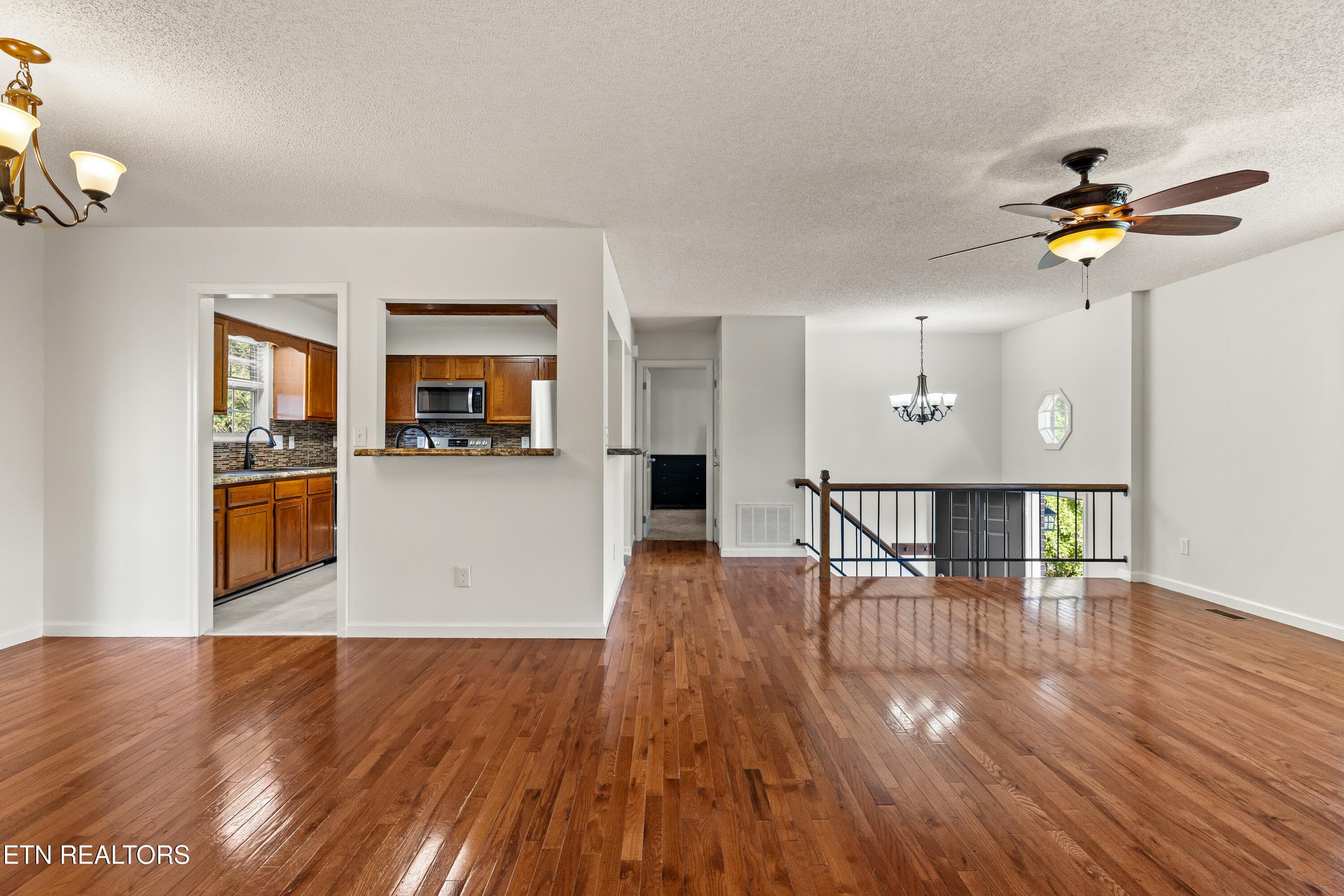 Amazing Hardwood floors - 4147 Franklin Hill Blvd, Maryville, TN 37804, Maryville