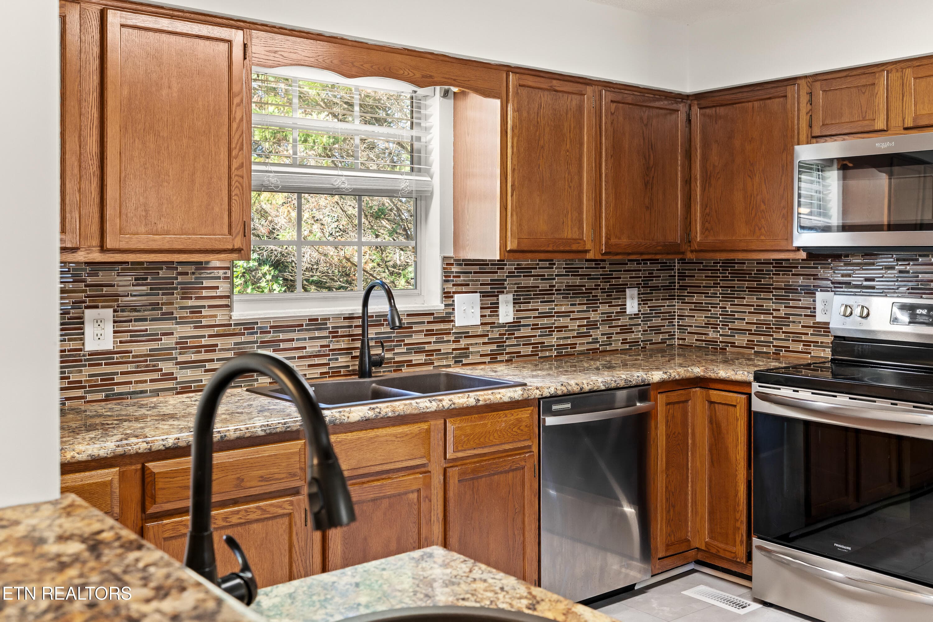Updated kitchen - 4147 Franklin Hill Blvd, Maryville, TN 37804, Maryville