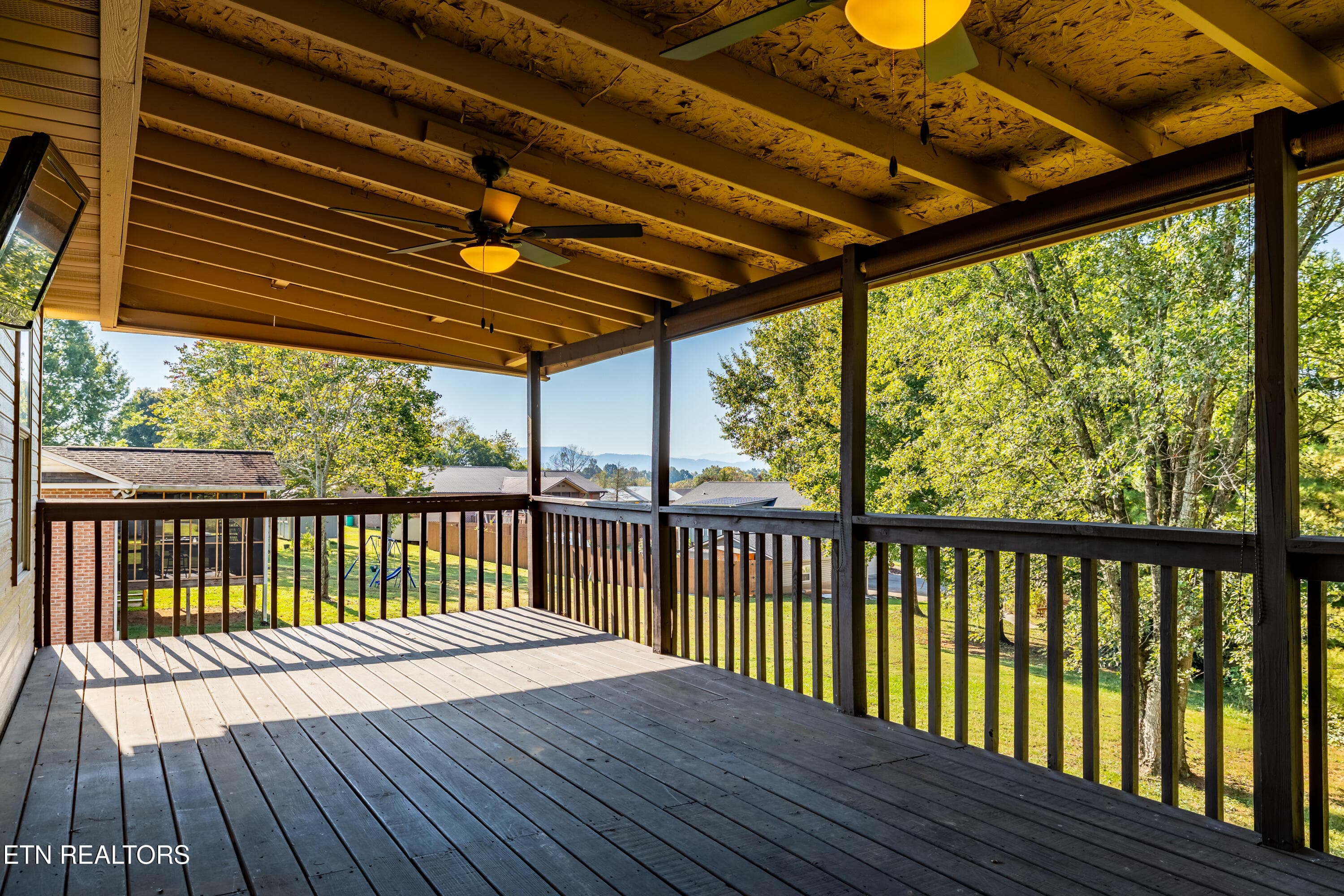 Enjoy Fall on the HUGE covered deck - 4147 Franklin Hill Blvd, Maryville, TN 37804, Maryville