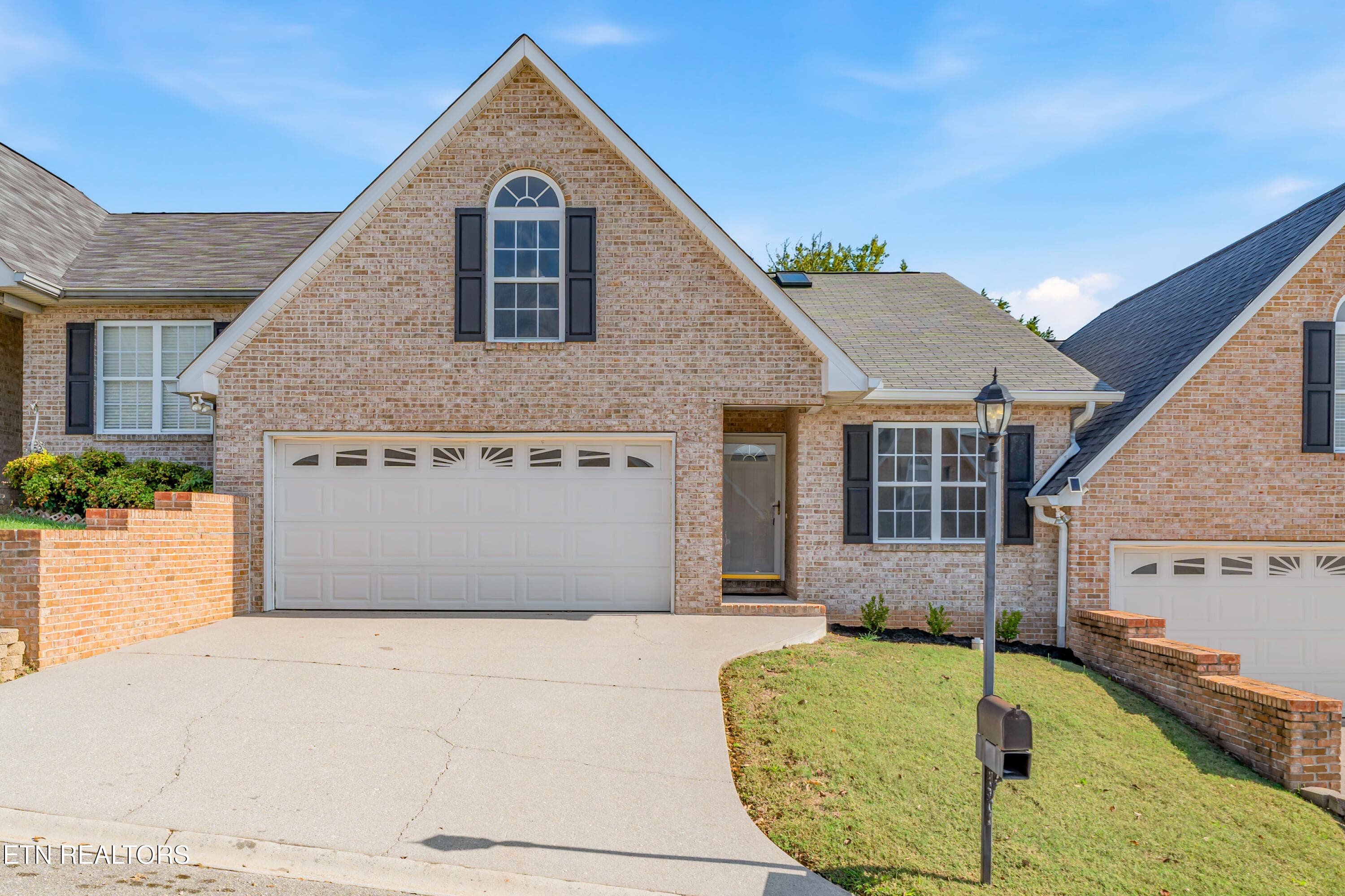 220 El Grande Lane, Lenoir City, TN 37771