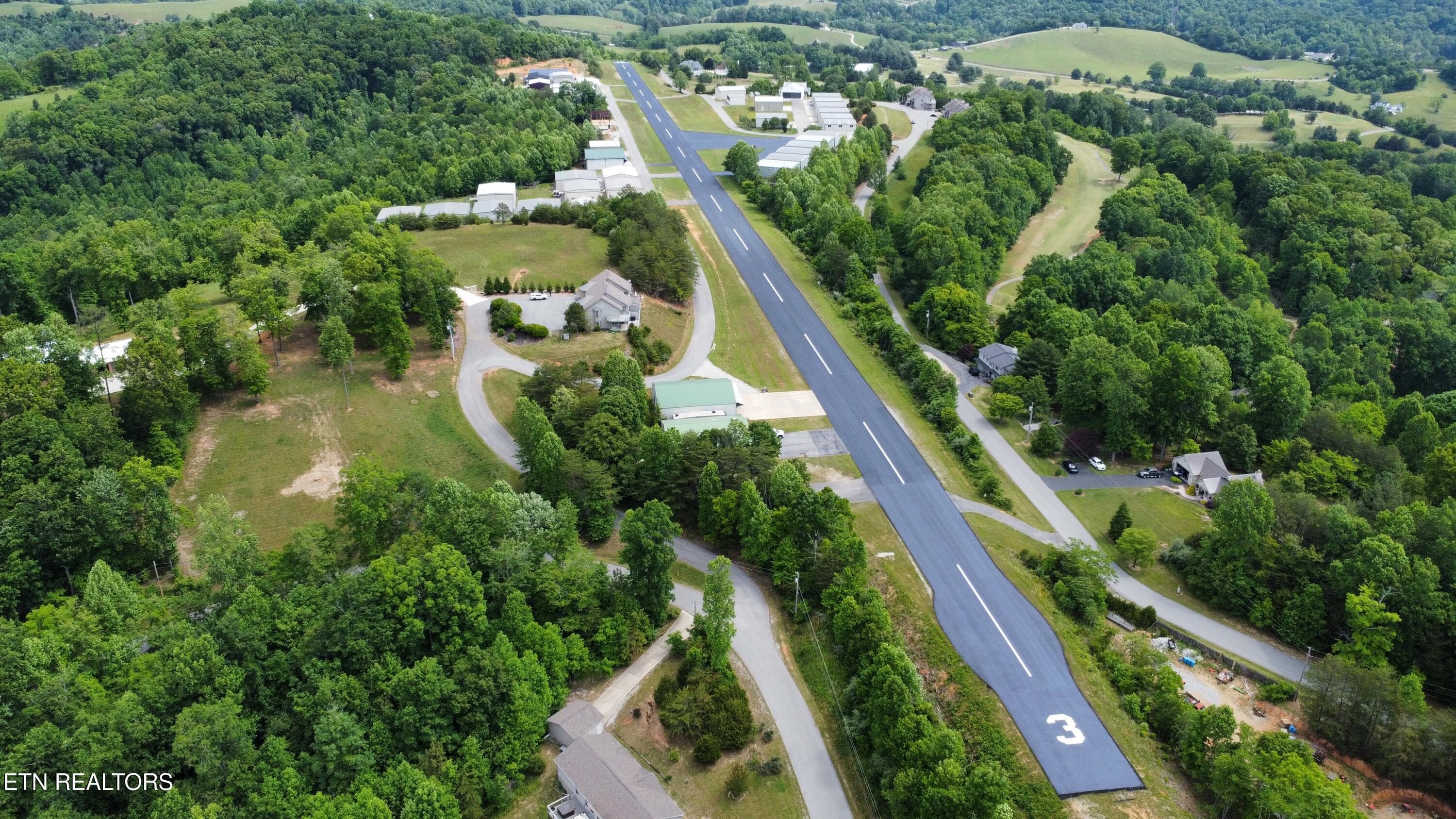 Airstrip - 148 Deer Trot Unit 5, LaFollette, TN 37766, LaFollette