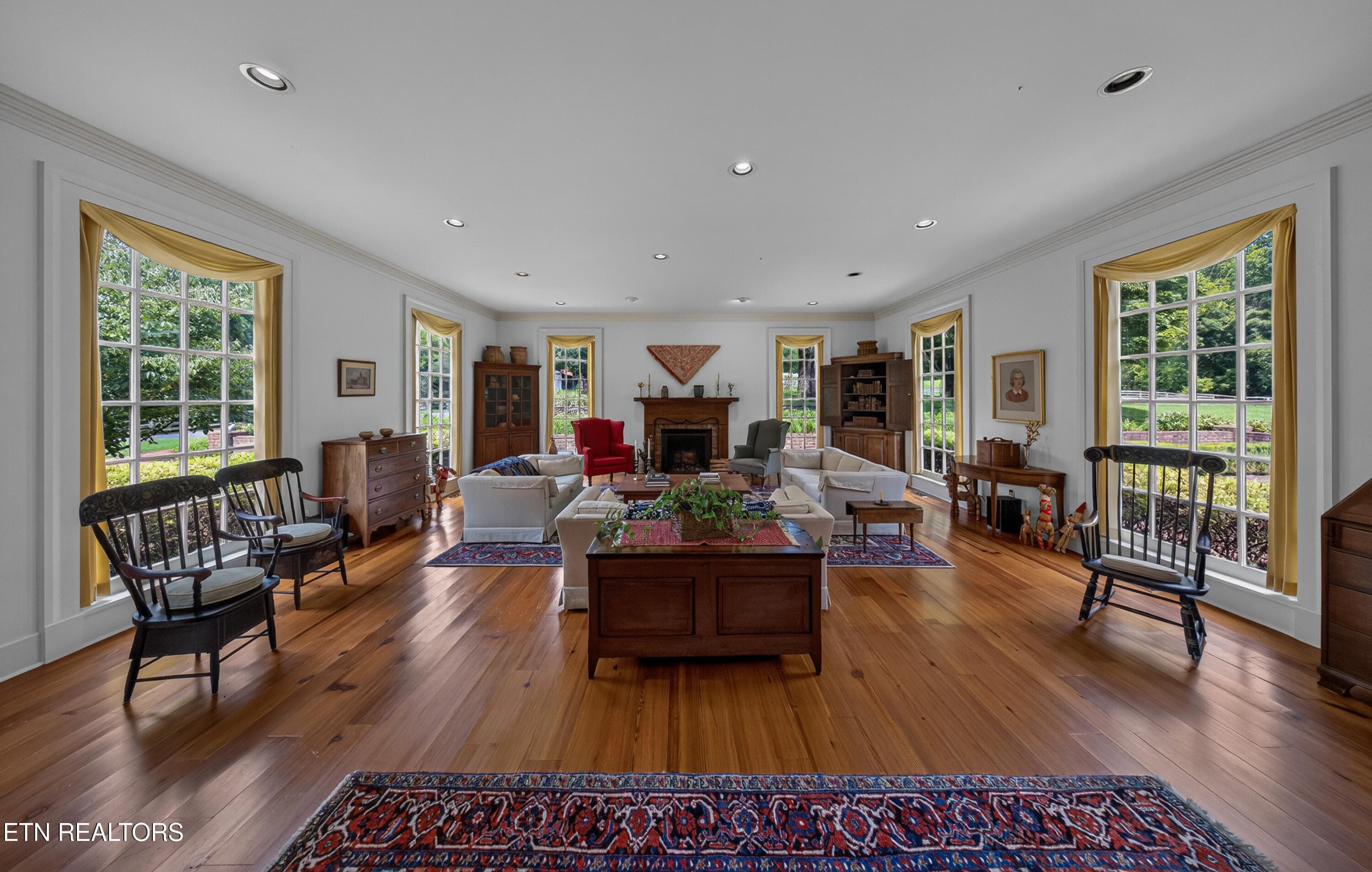 Spacious for Entertaining - 3790 Hollybrook Rd, Rockford, TN 37853
