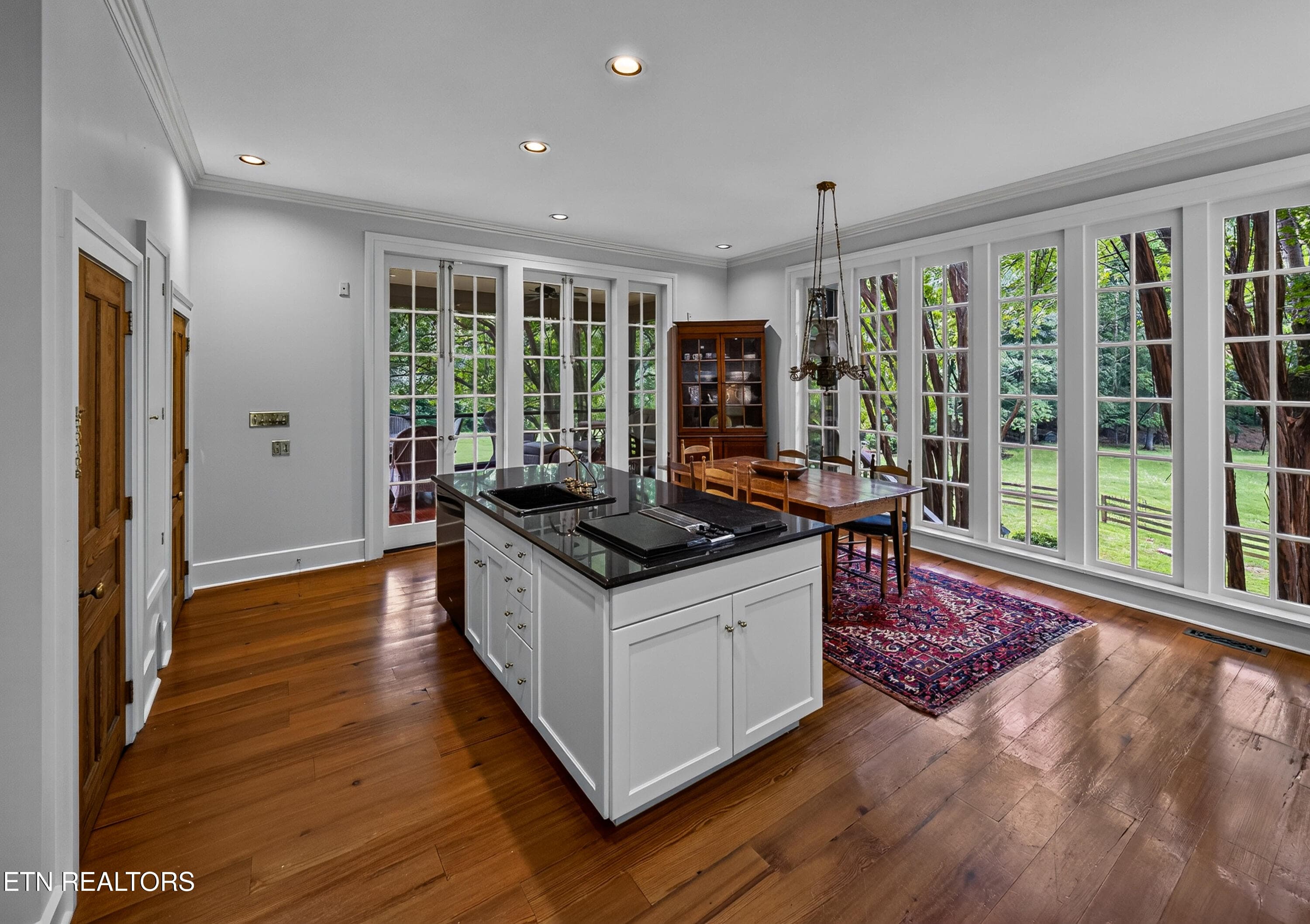 Ample Space for Informal Dining - 3790 Hollybrook Rd, Rockford, TN 37853