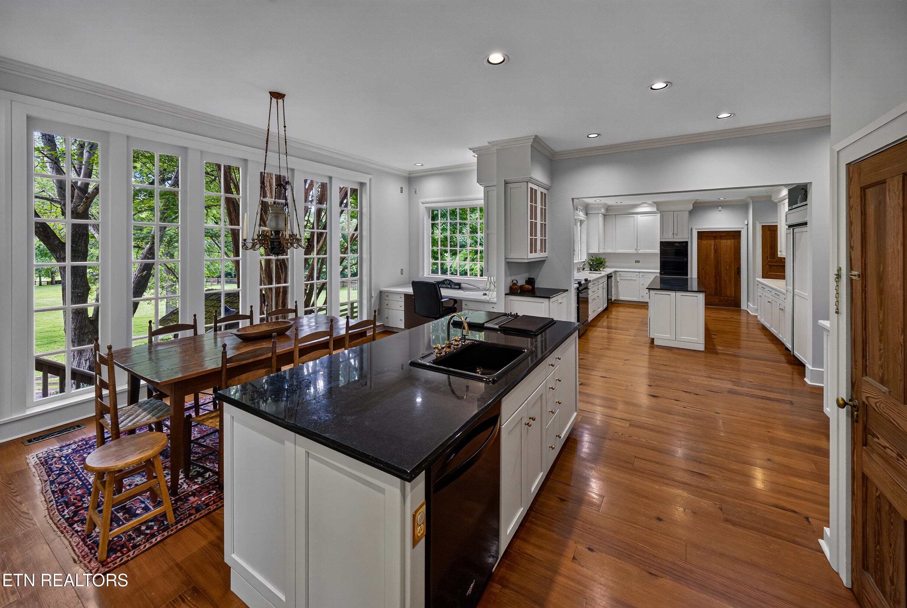 Built-In Household Deck - 3790 Hollybrook Rd, Rockford, TN 37853