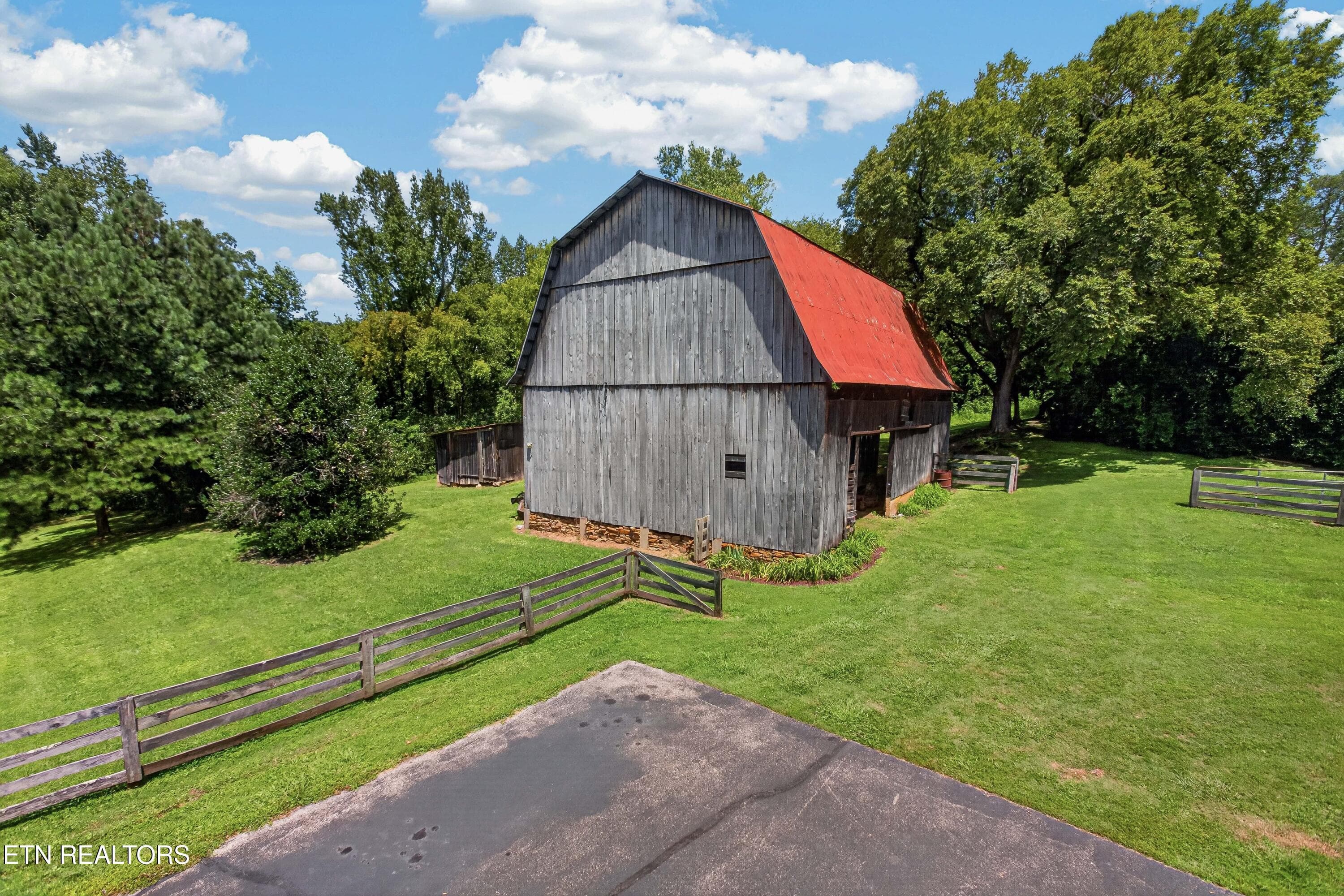 Enchanting Weathered Barn - 3790 Hollybrook Rd, Rockford, TN 37853