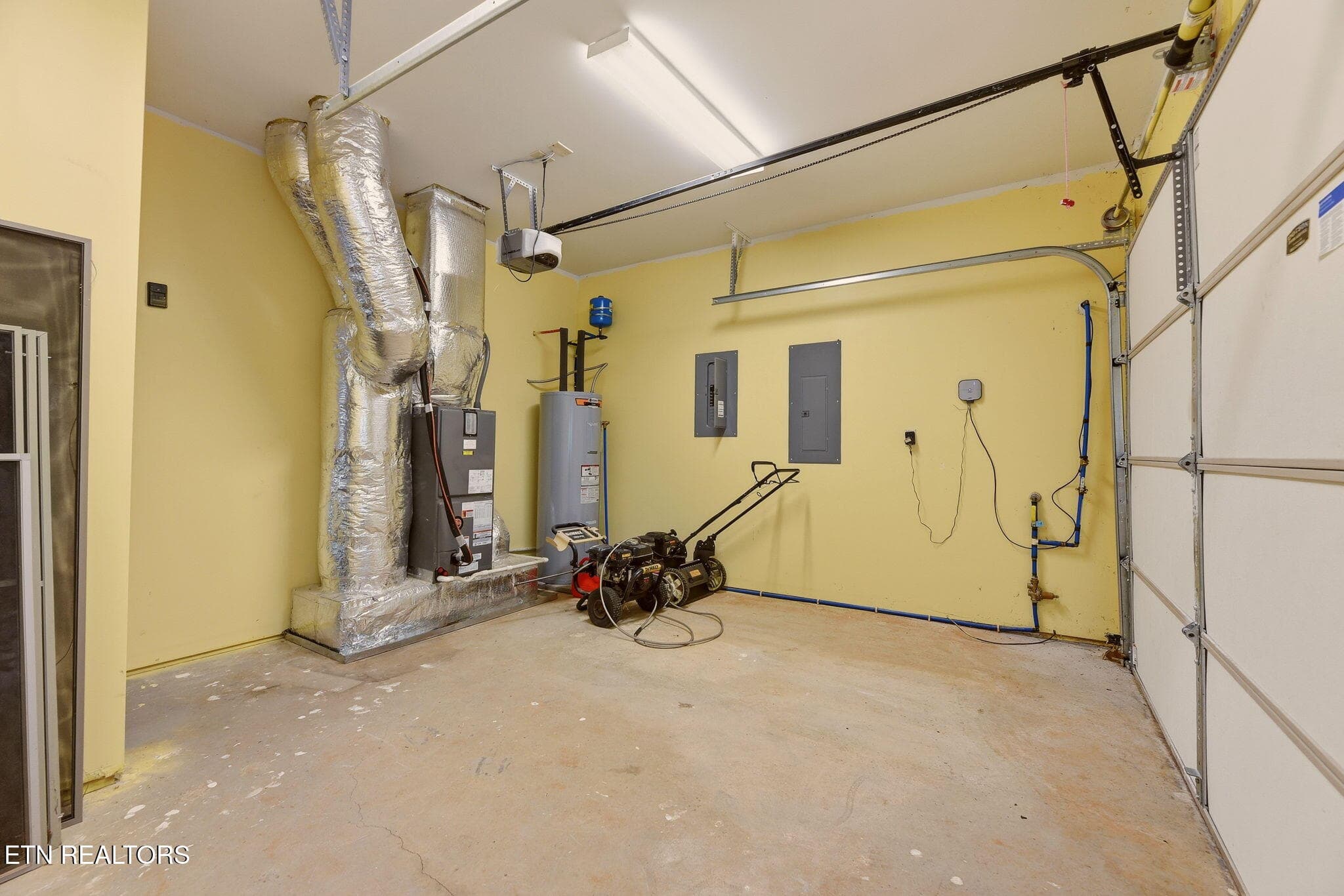Garage - 7765 Beals Chapel Rd, Lenoir City, TN 37772