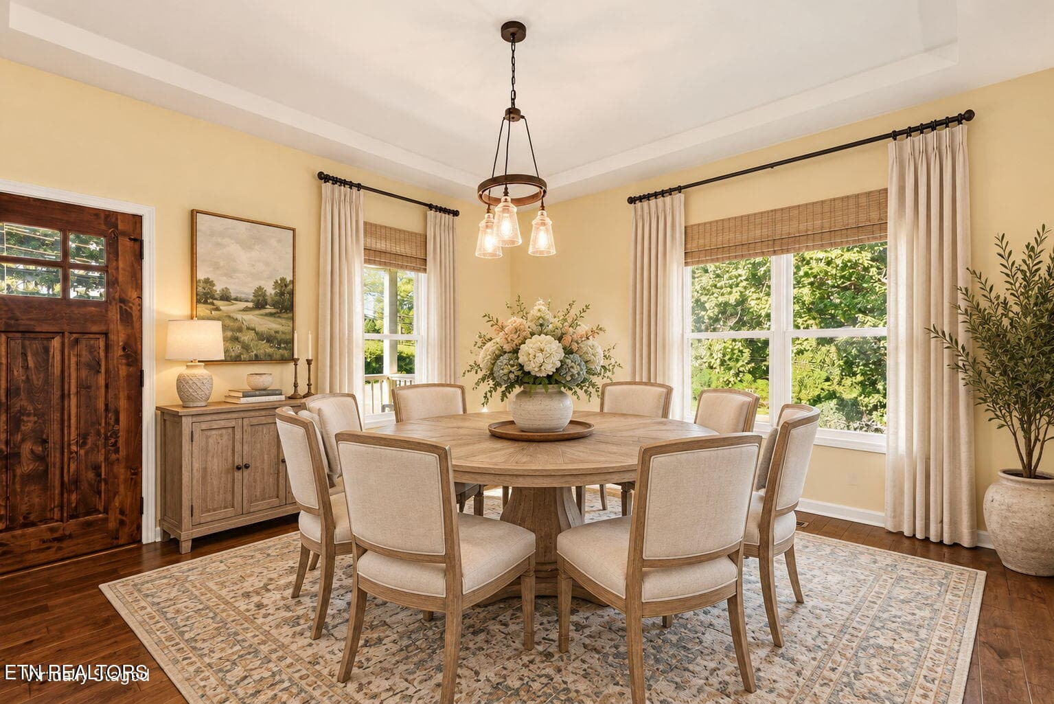Staged dining - 7765 Beals Chapel Rd, Lenoir City, TN 37772