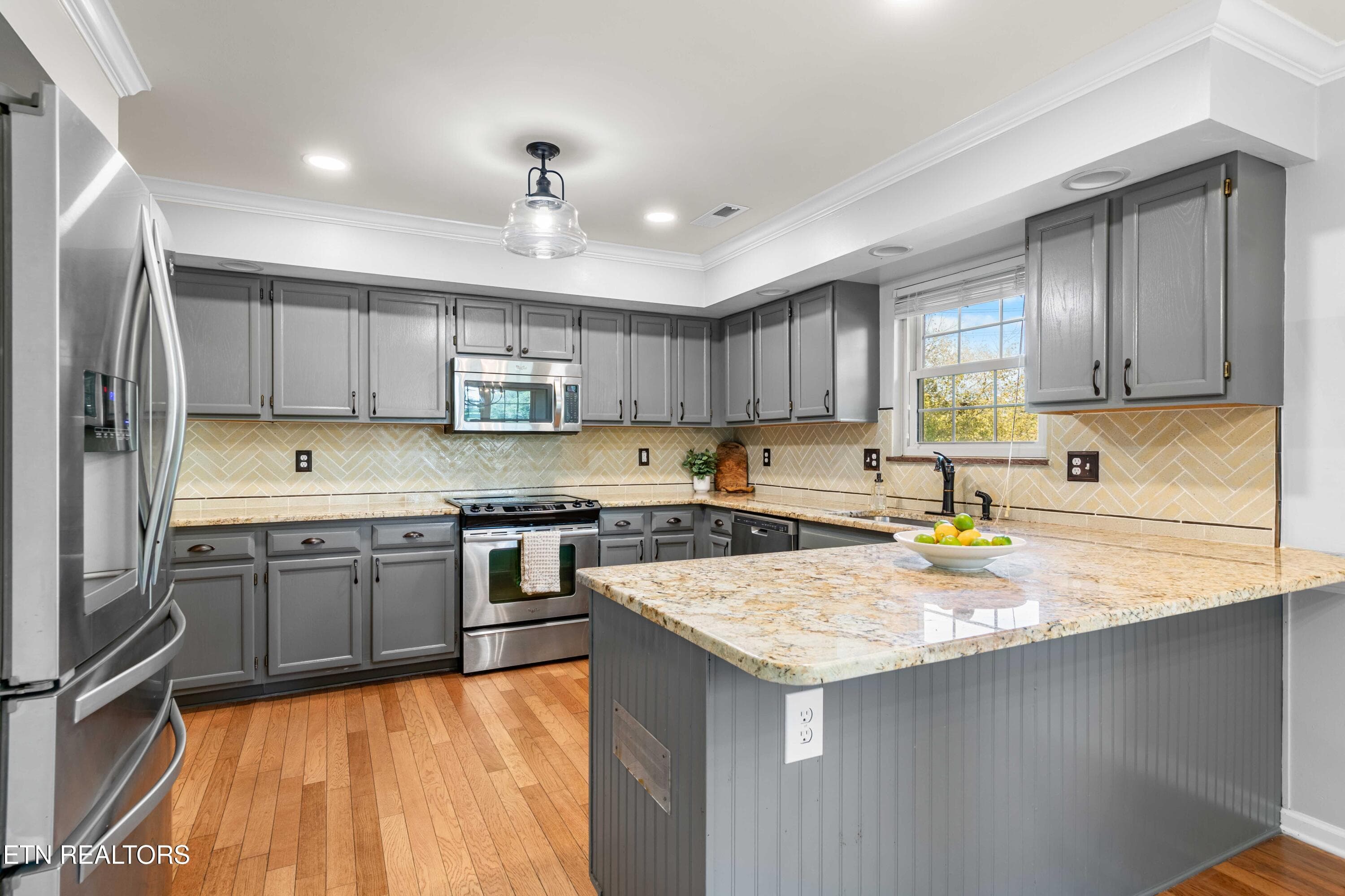 Island - 7359 Shalimar Point Way, Knoxville, TN 37918, Knoxville