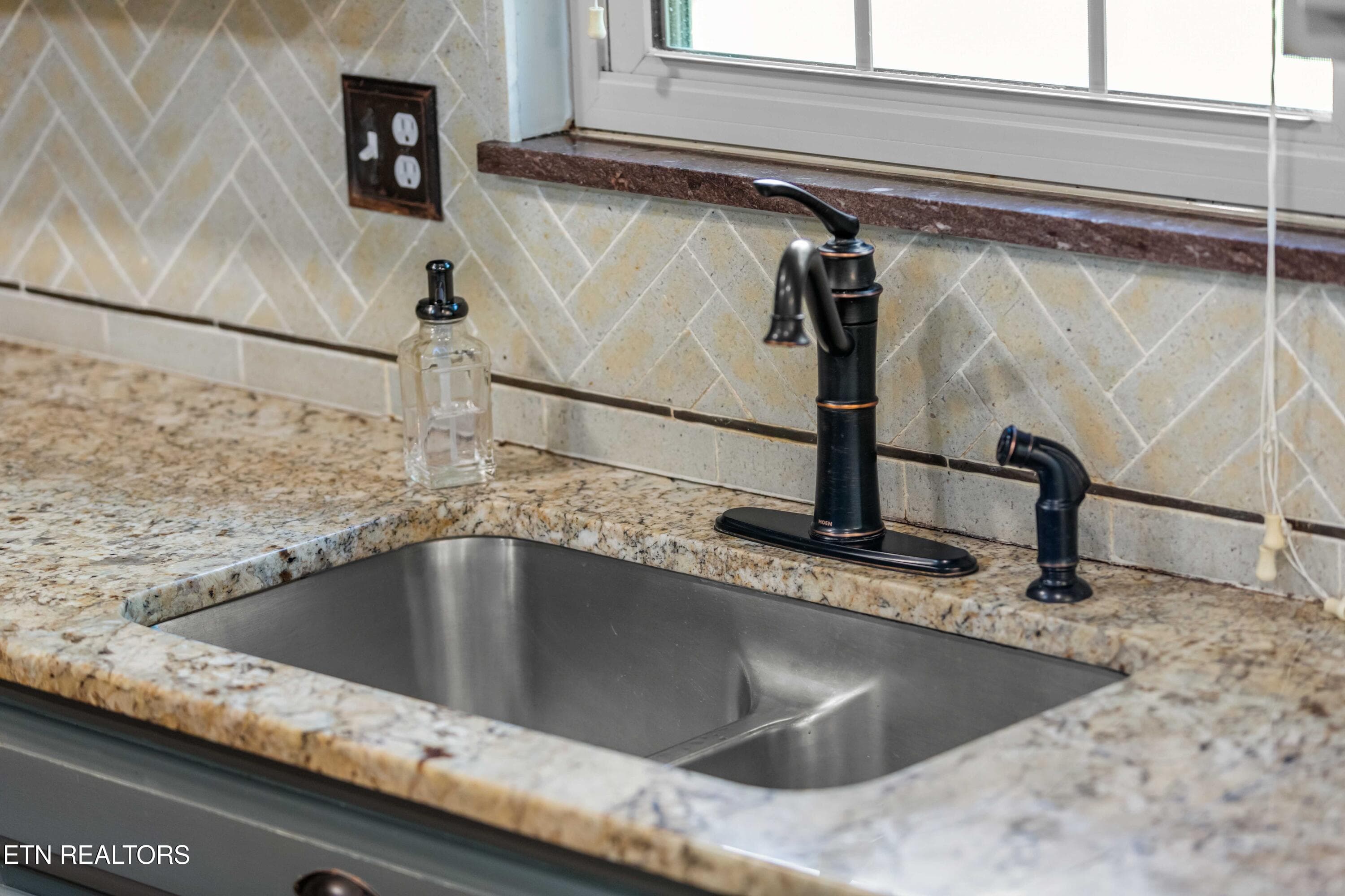 Kitchen Sink - 7359 Shalimar Point Way, Knoxville, TN 37918, Knoxville