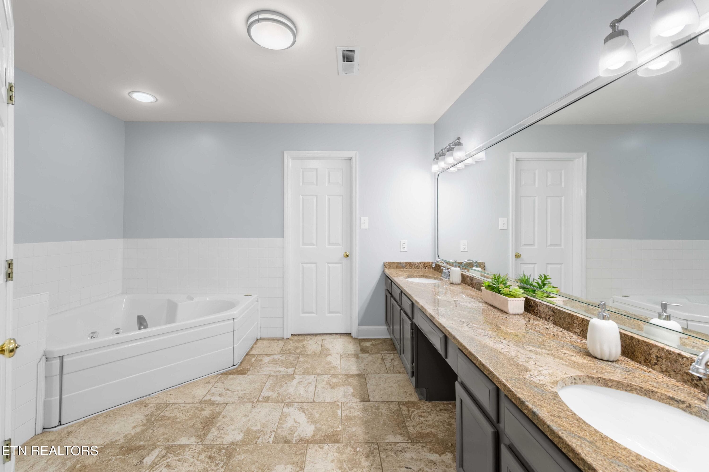 Spacious Primary Bathroom - 7359 Shalimar Point Way, Knoxville, TN 37918, Knoxville
