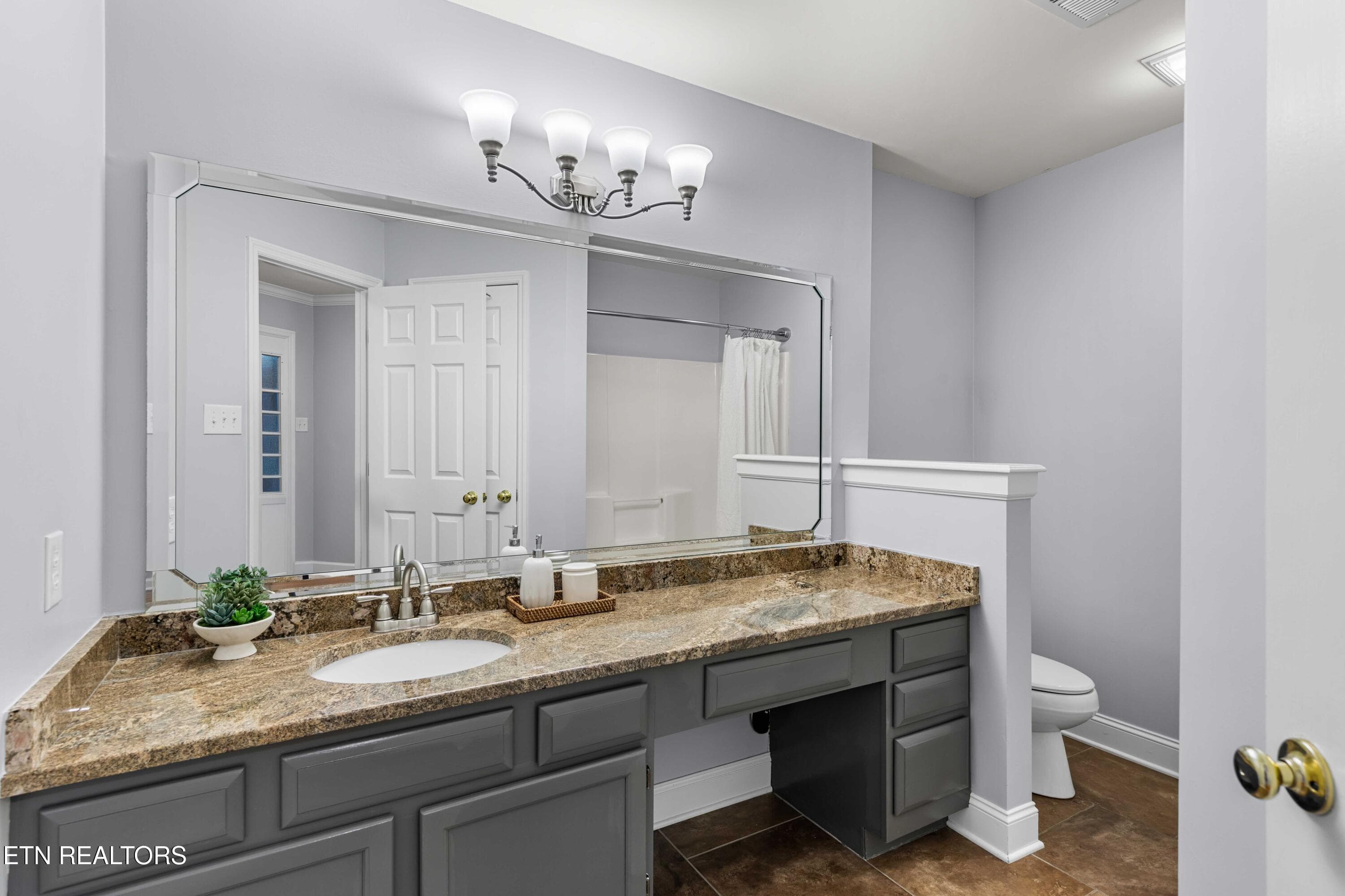 Guest Bathroom - 7359 Shalimar Point Way, Knoxville, TN 37918, Knoxville