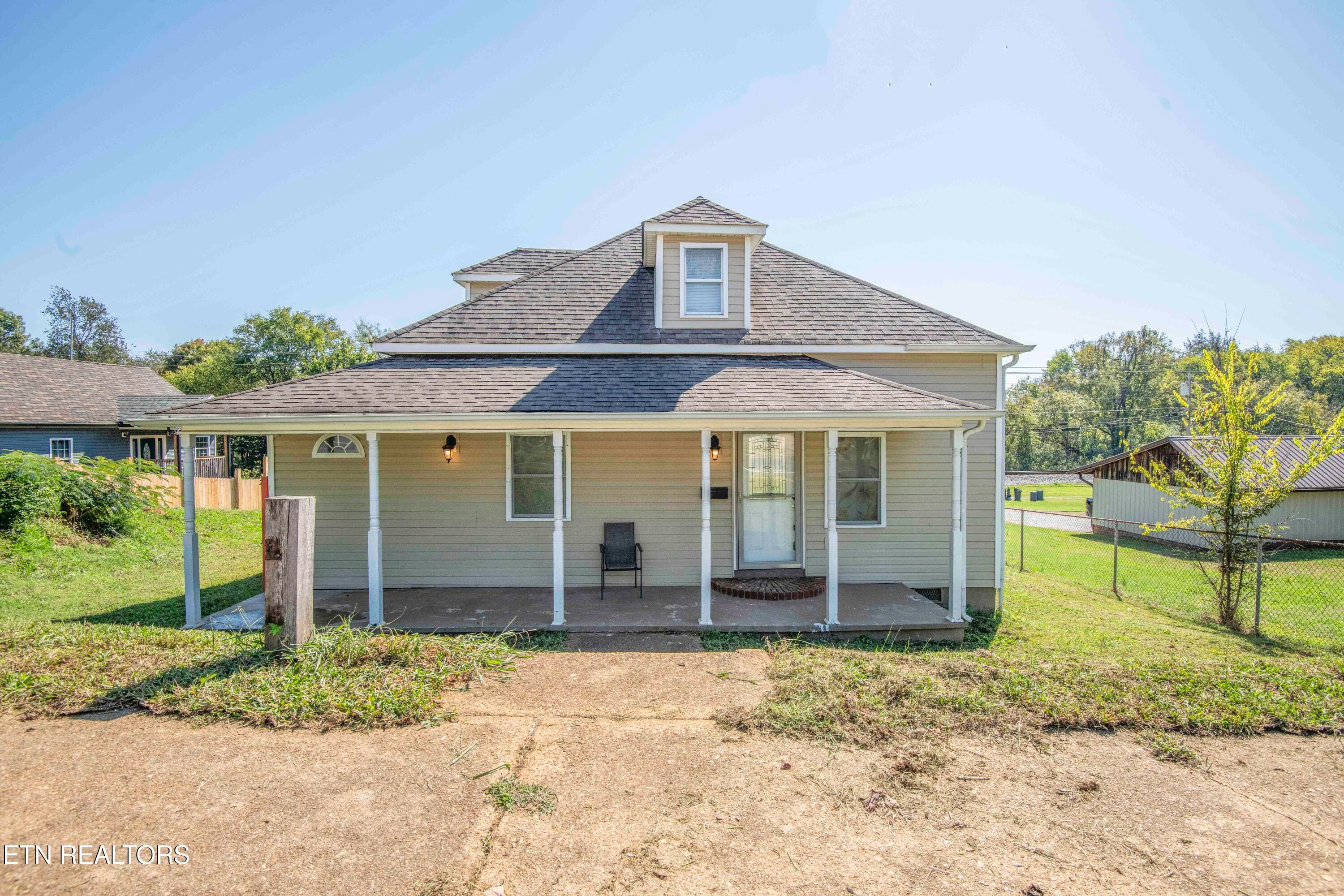 1000 W Broadway St, Lenoir City, TN 37771