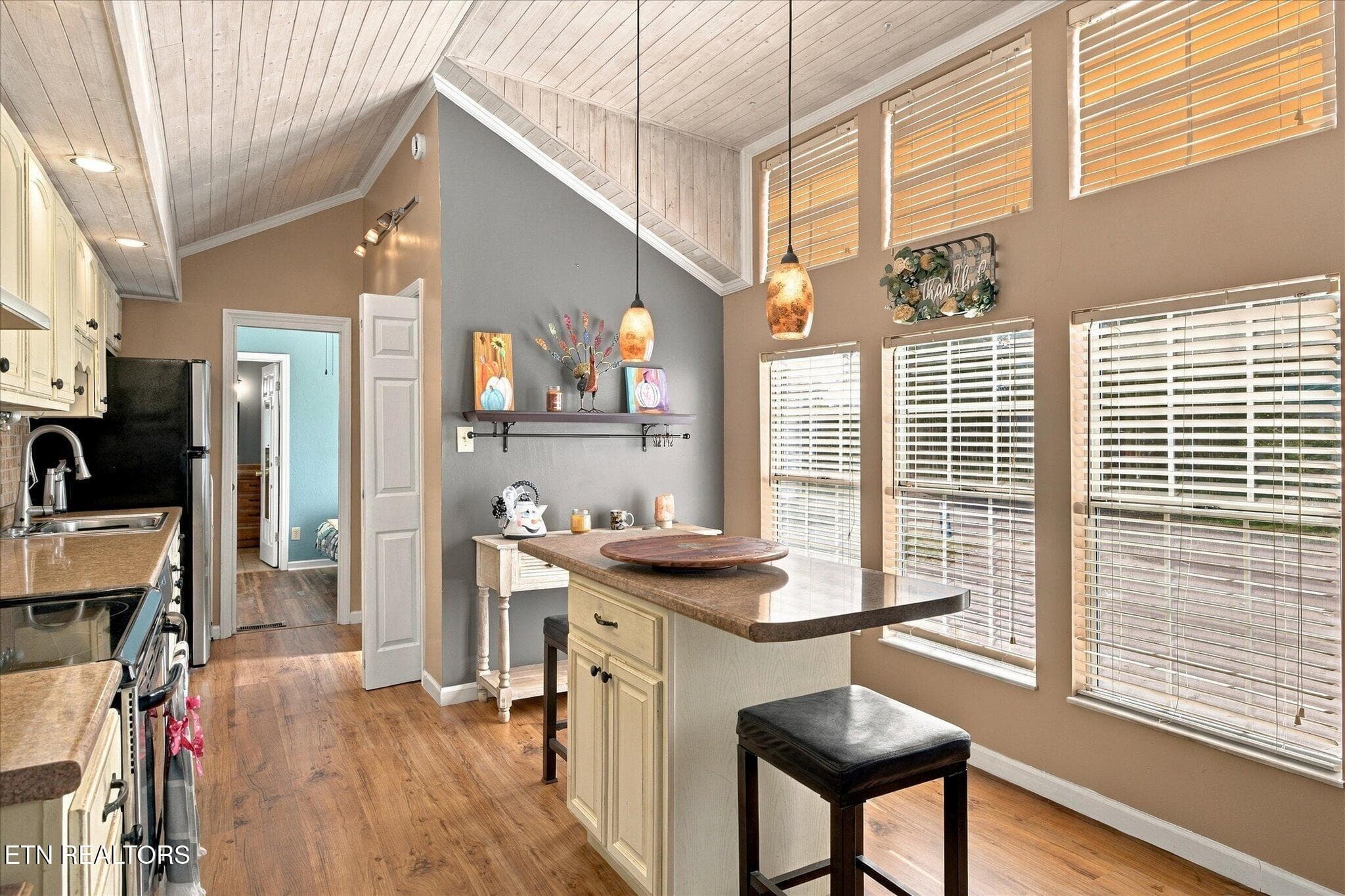 Kitchen with an Island - 829 Peacock Ridge Drive, Townsend, TN 37882, Townsend