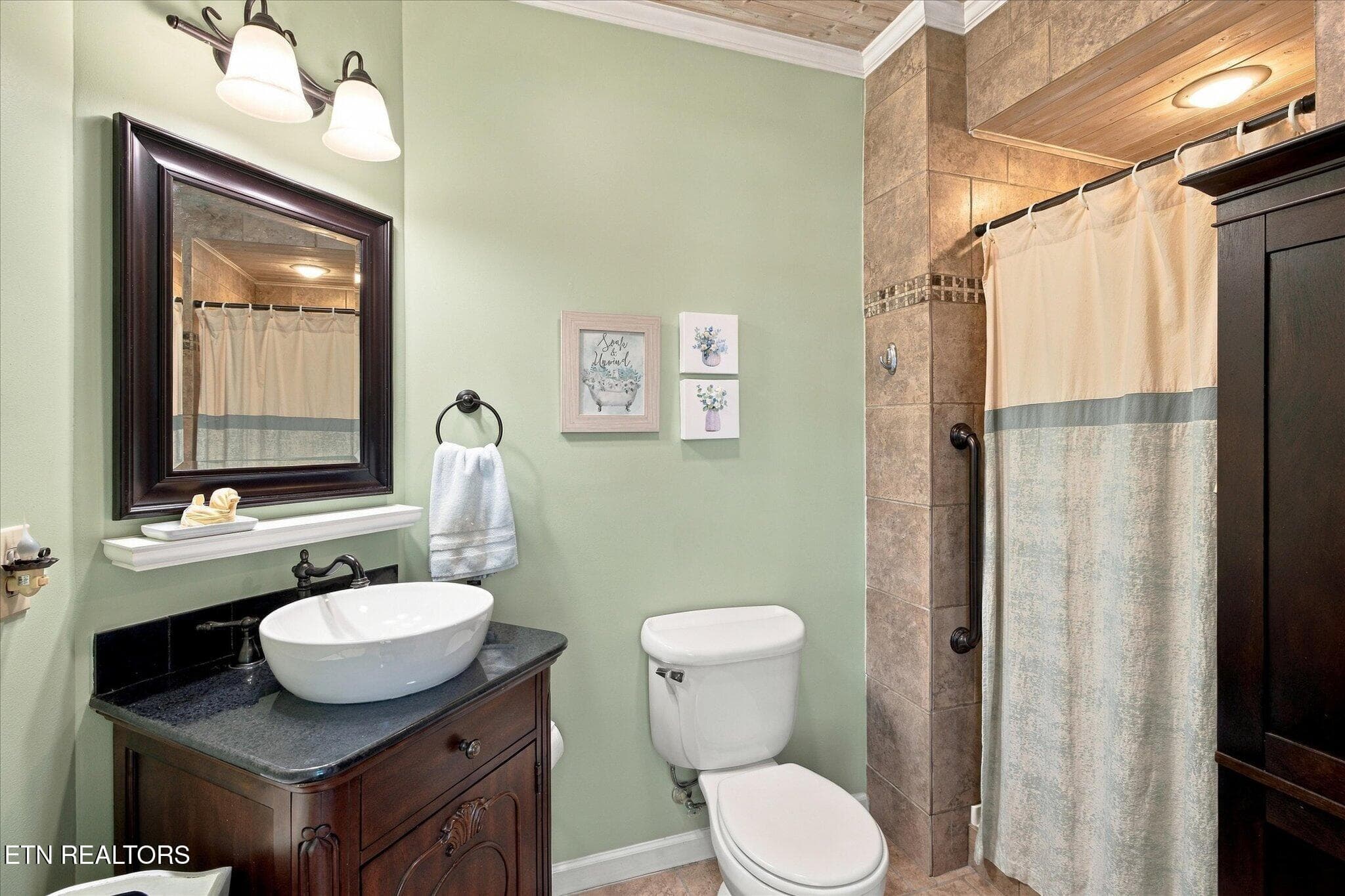 2nd Full bath with Tile Shower - 829 Peacock Ridge Drive, Townsend, TN 37882, Townsend