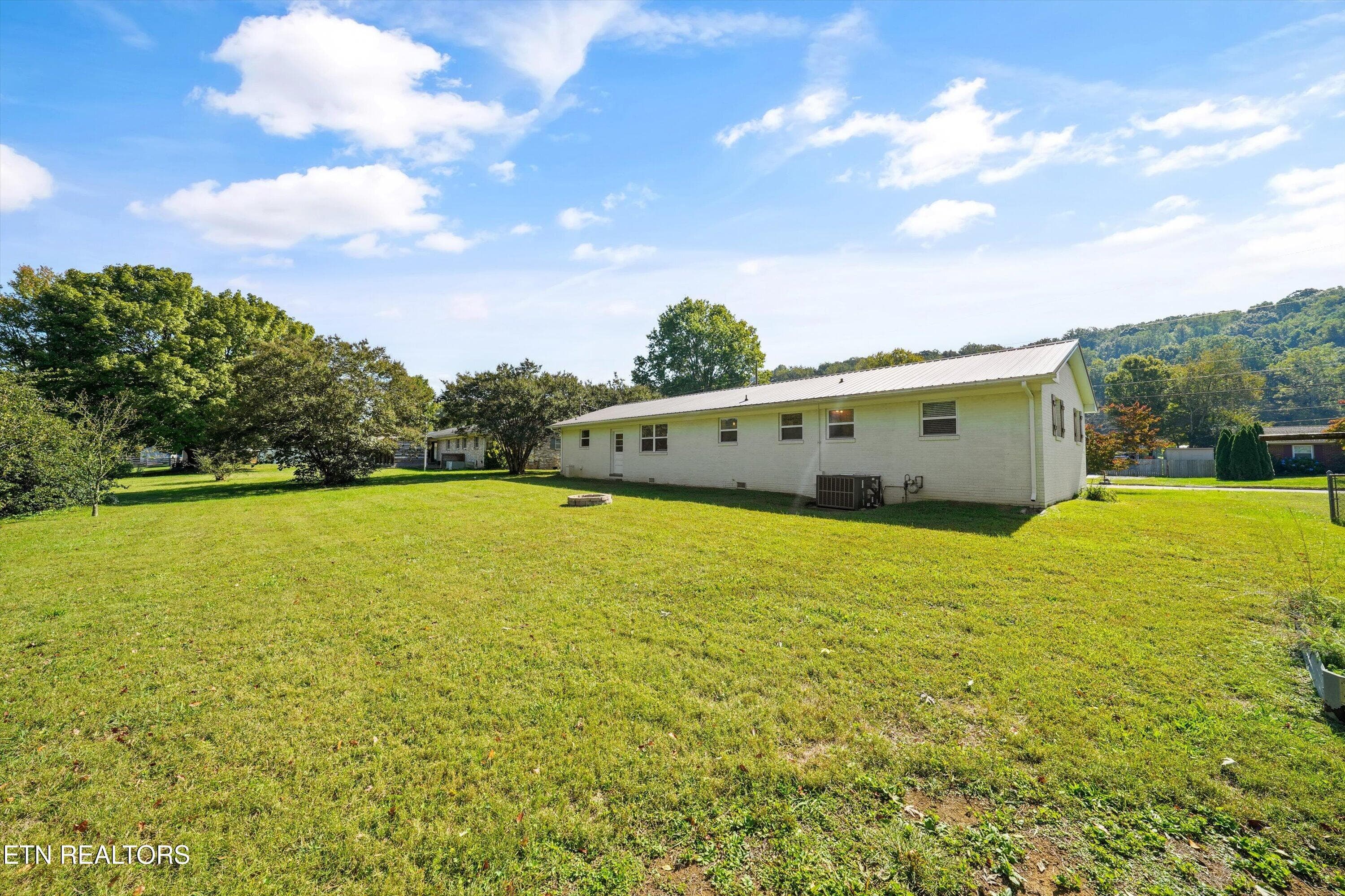 Huge Backyard - 4401 Genny Lynn Drive, Knoxville, TN 37918, Knoxville