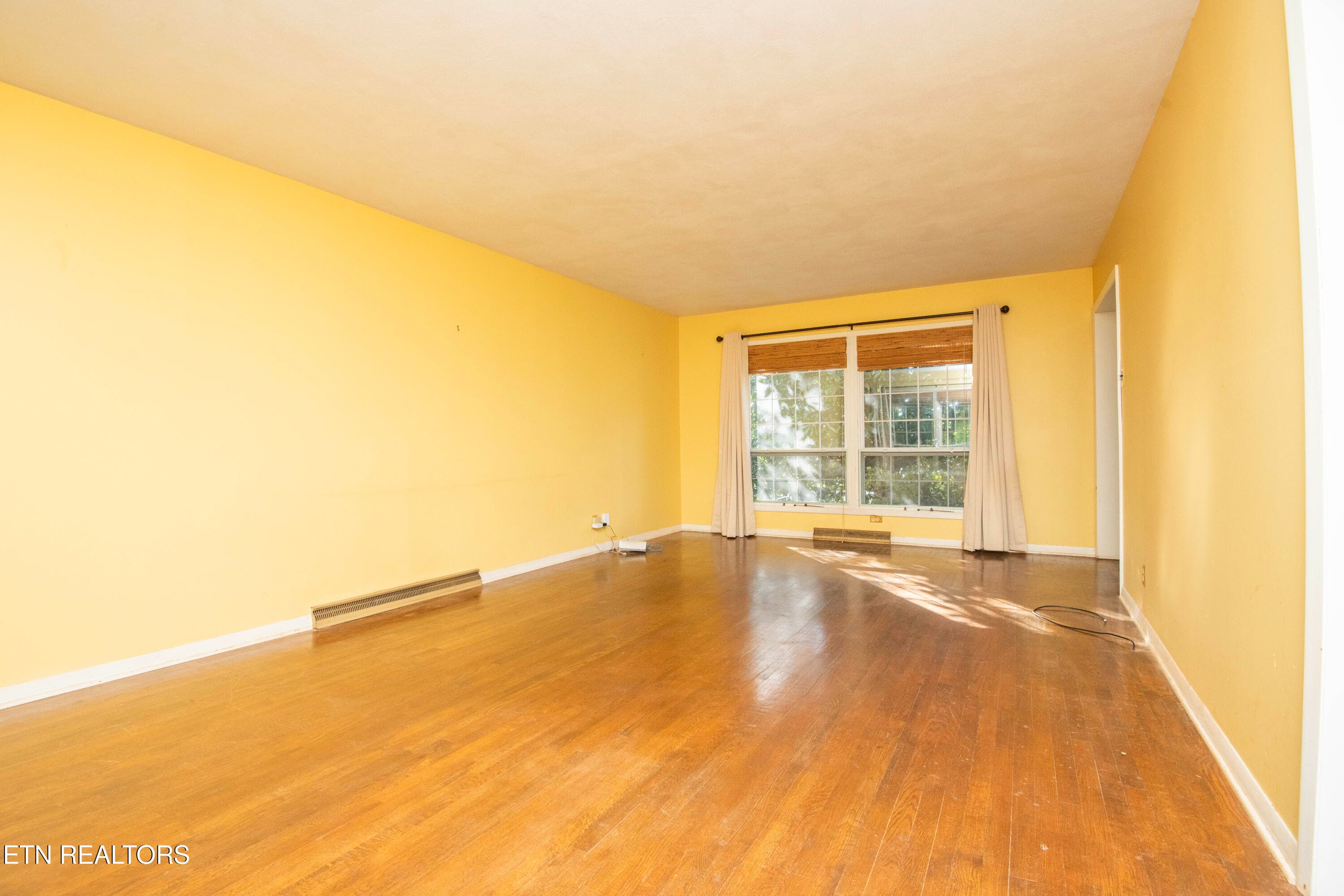 Living to Front Window - 7705 Twining Drive, Knoxville, TN 37919, Knoxville