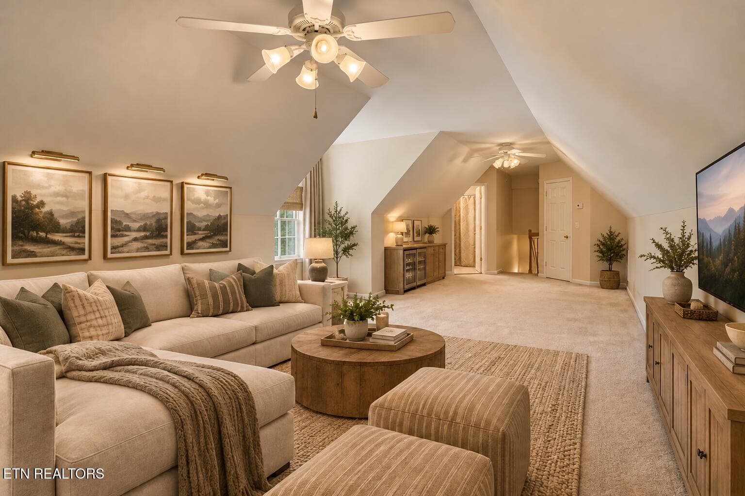 Cozy Attic Lounge with Open Floor - 267 Paradise Lane, Jacksboro, TN 37757