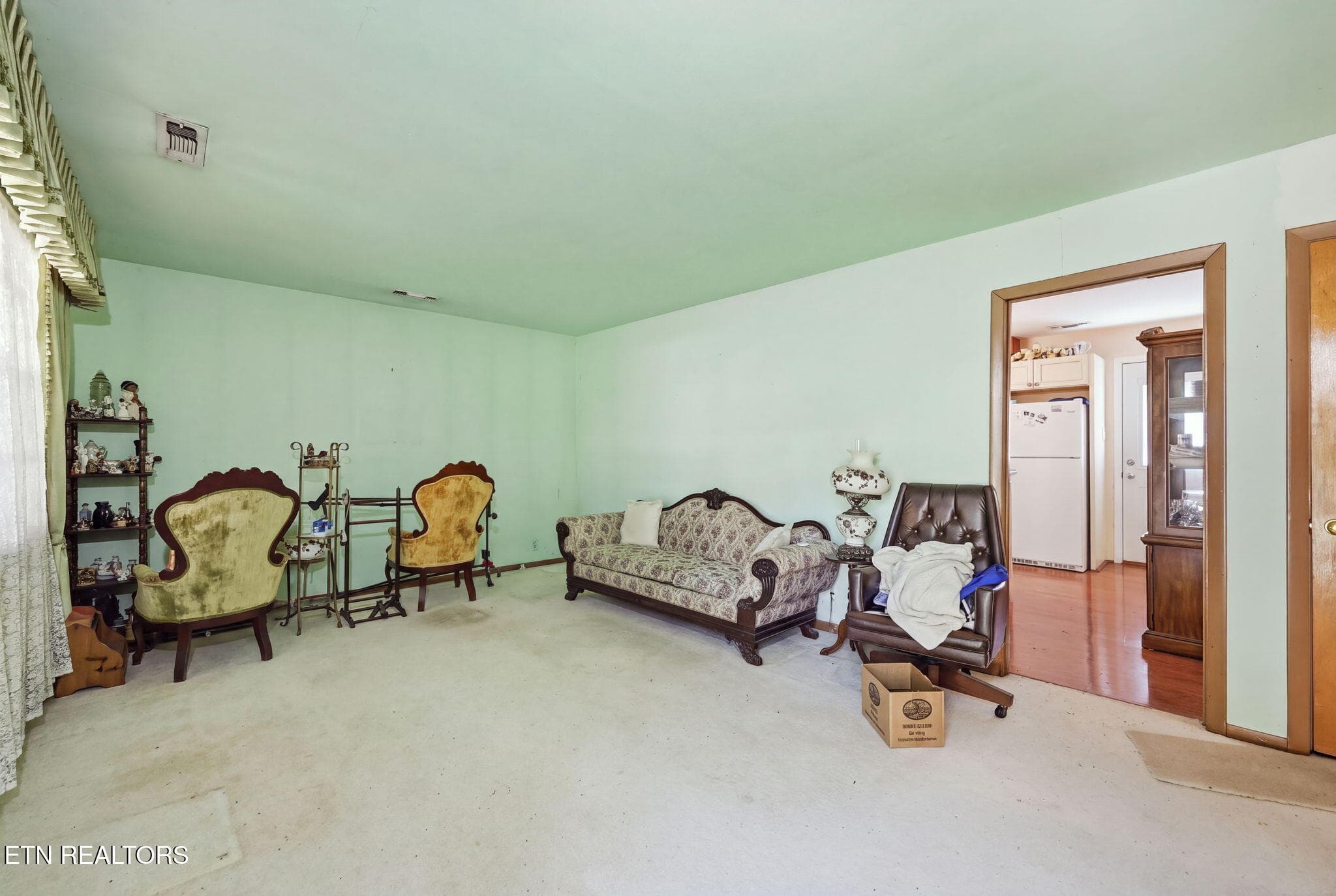 2-web-or-mls-002_4704Maplehill - 4704 Maplehill Rd, Knoxville, TN 37914, Knoxville