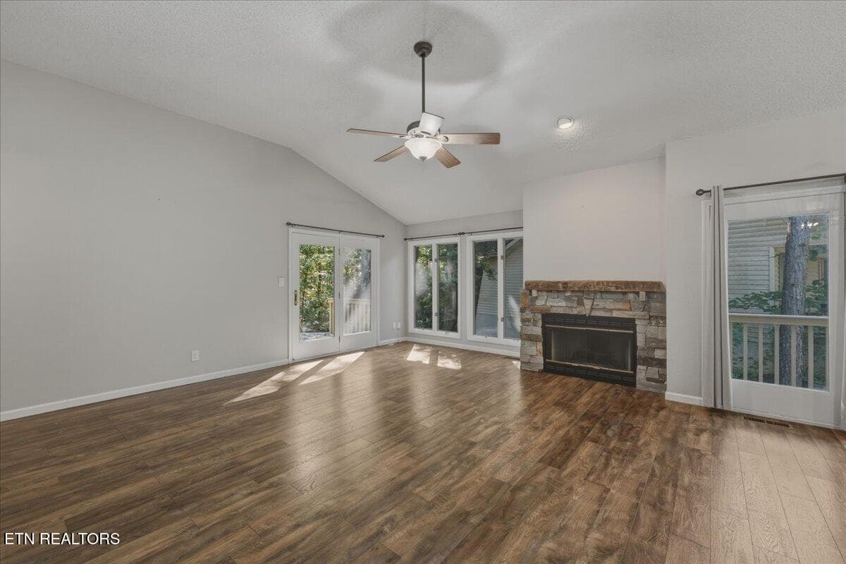 02-Living Room - 310 Paoli Trace, Loudon, TN 37774, Loudon