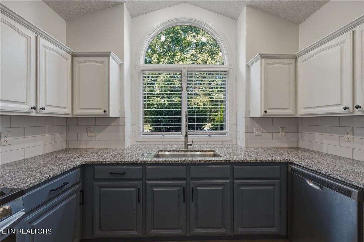 14-Kitchen - 310 Paoli Trace, Loudon, TN 37774, Loudon