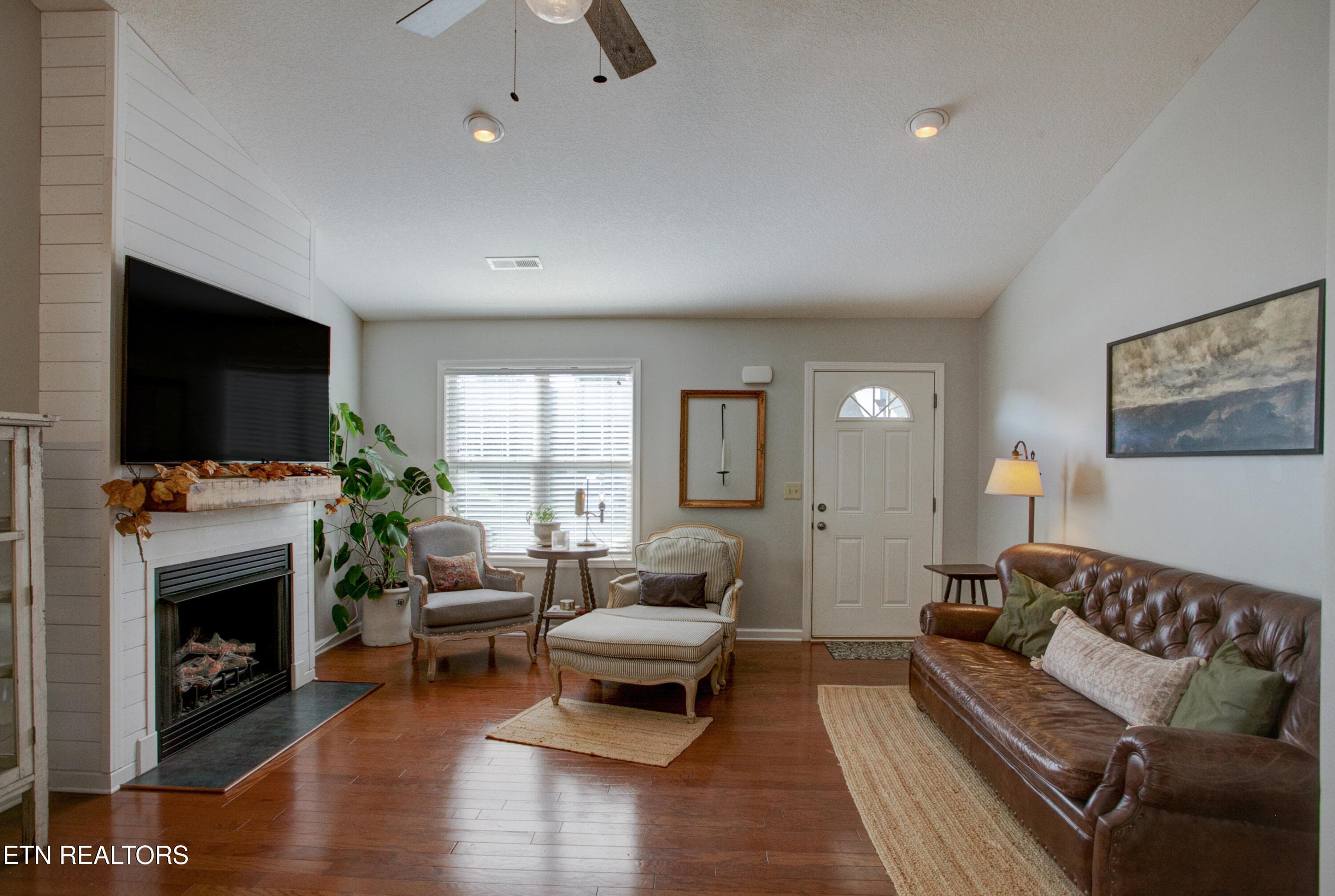 004 - 9931 Thunderbolt Way Livingroom - 9931 Thunderbolt Way, Knoxville, TN 37923, Knoxville