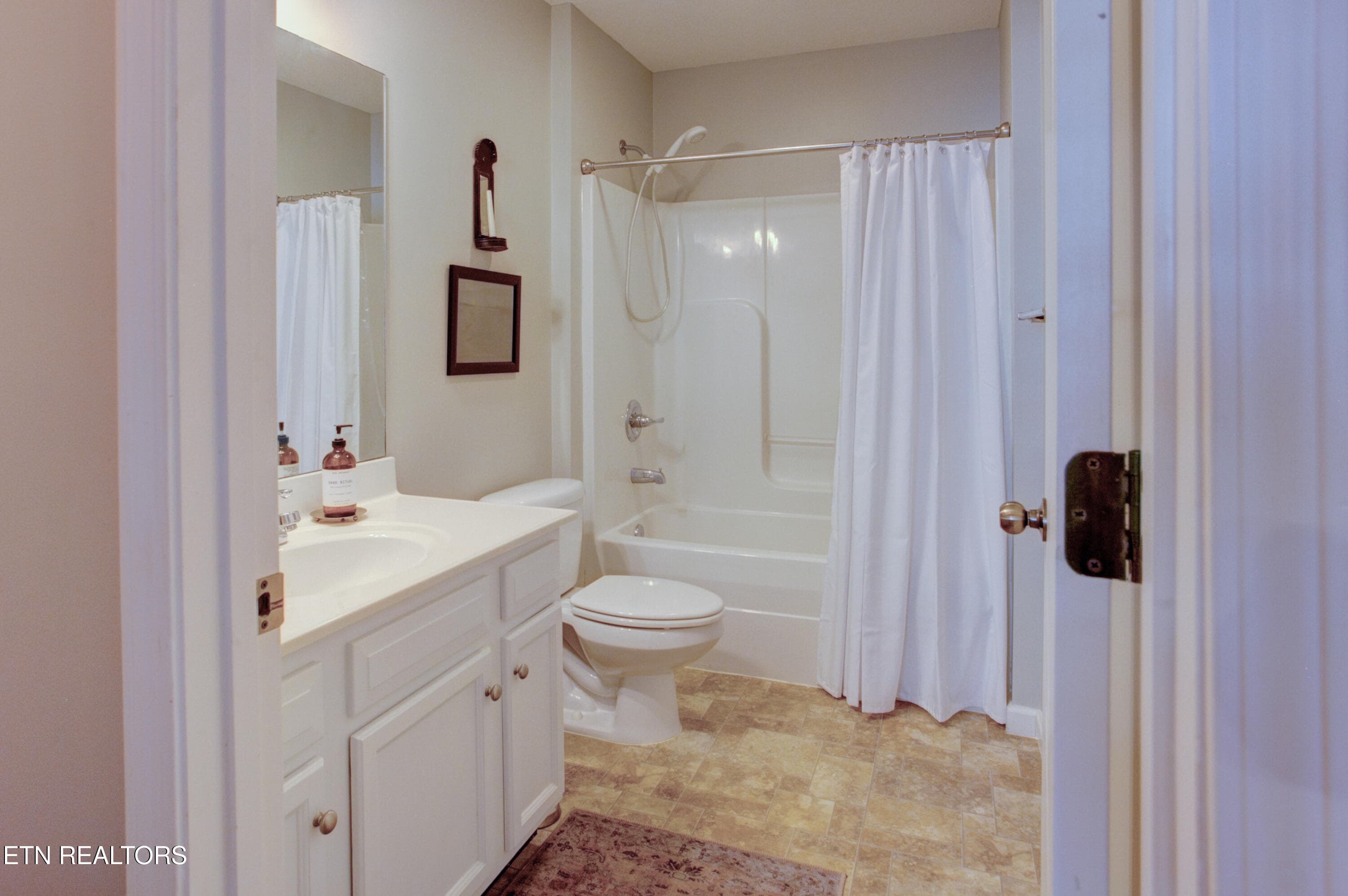 019 - 9931 Thunderbolt Way Bathroom - 9931 Thunderbolt Way, Knoxville, TN 37923, Knoxville