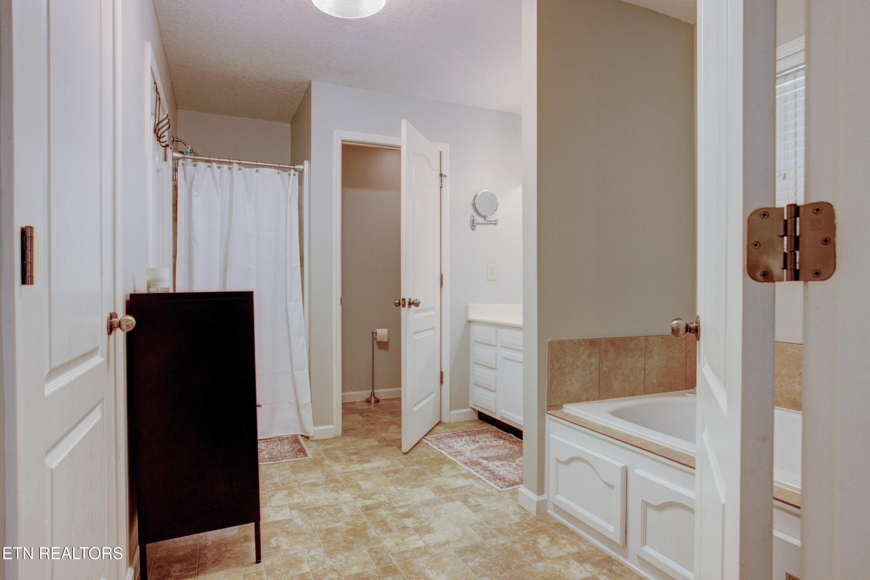 028 - 9931 Thunderbolt Way Ensuite - 9931 Thunderbolt Way, Knoxville, TN 37923, Knoxville