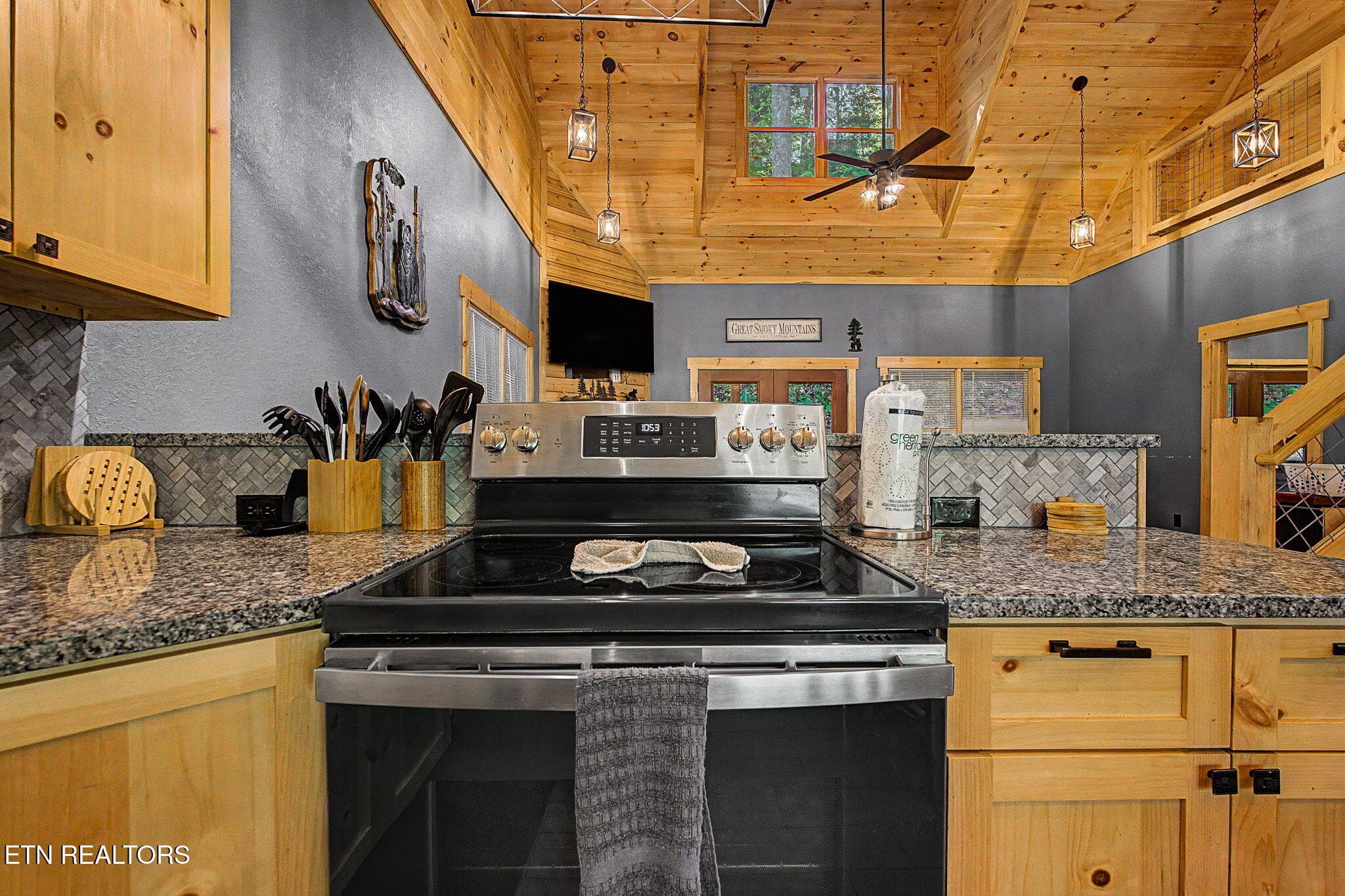 9-web-or-mls-2489-waldens-creek-rd - 2489 Waldens Creek Rd, Sevierville, TN 37862, Sevierville