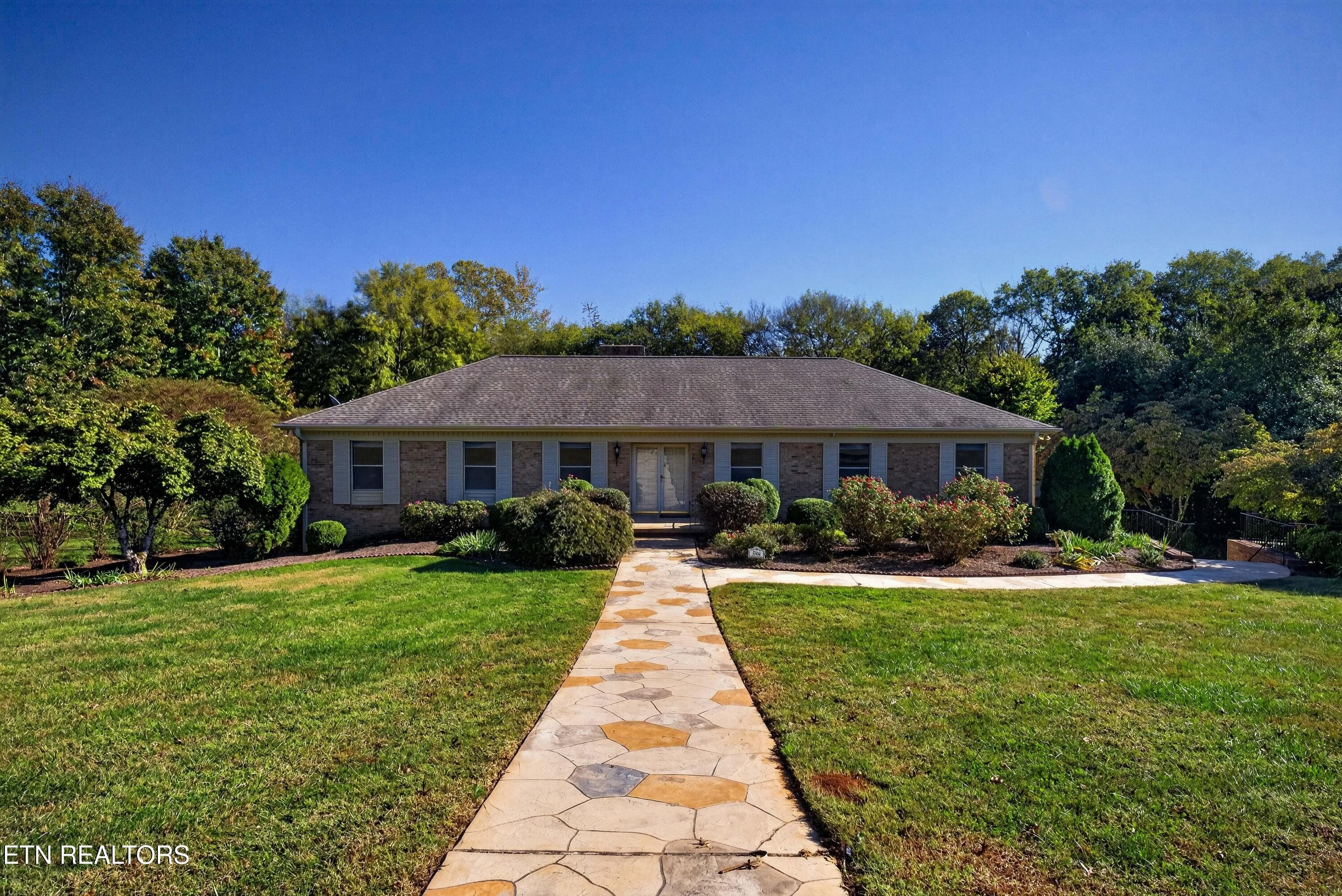 5504 River Point Cove Rd, Knoxville, TN 37919