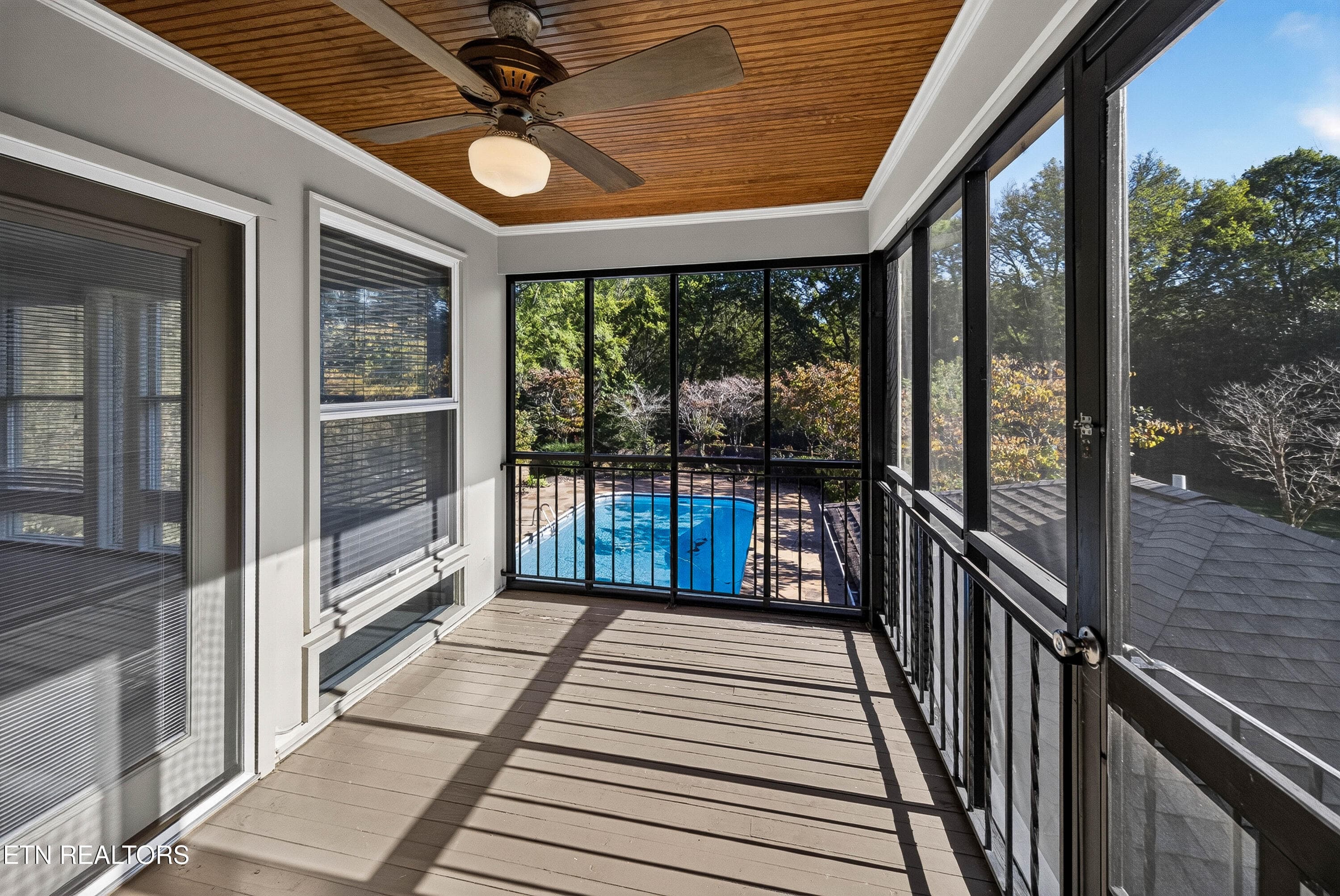 Screened-In Porch - 5504 River Point Cove Rd, Knoxville, TN 37919