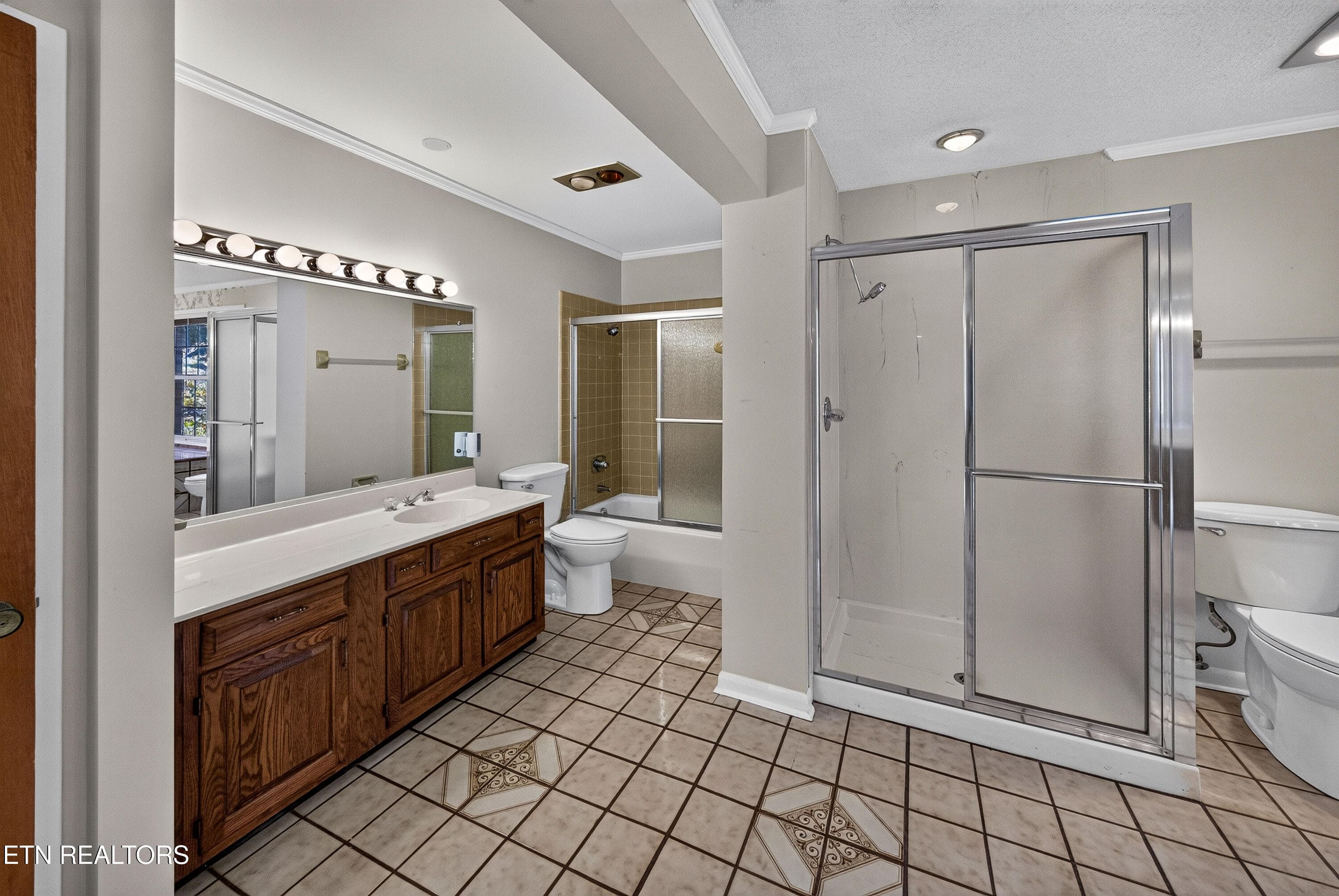 Primary Bathroom - 5504 River Point Cove Rd, Knoxville, TN 37919