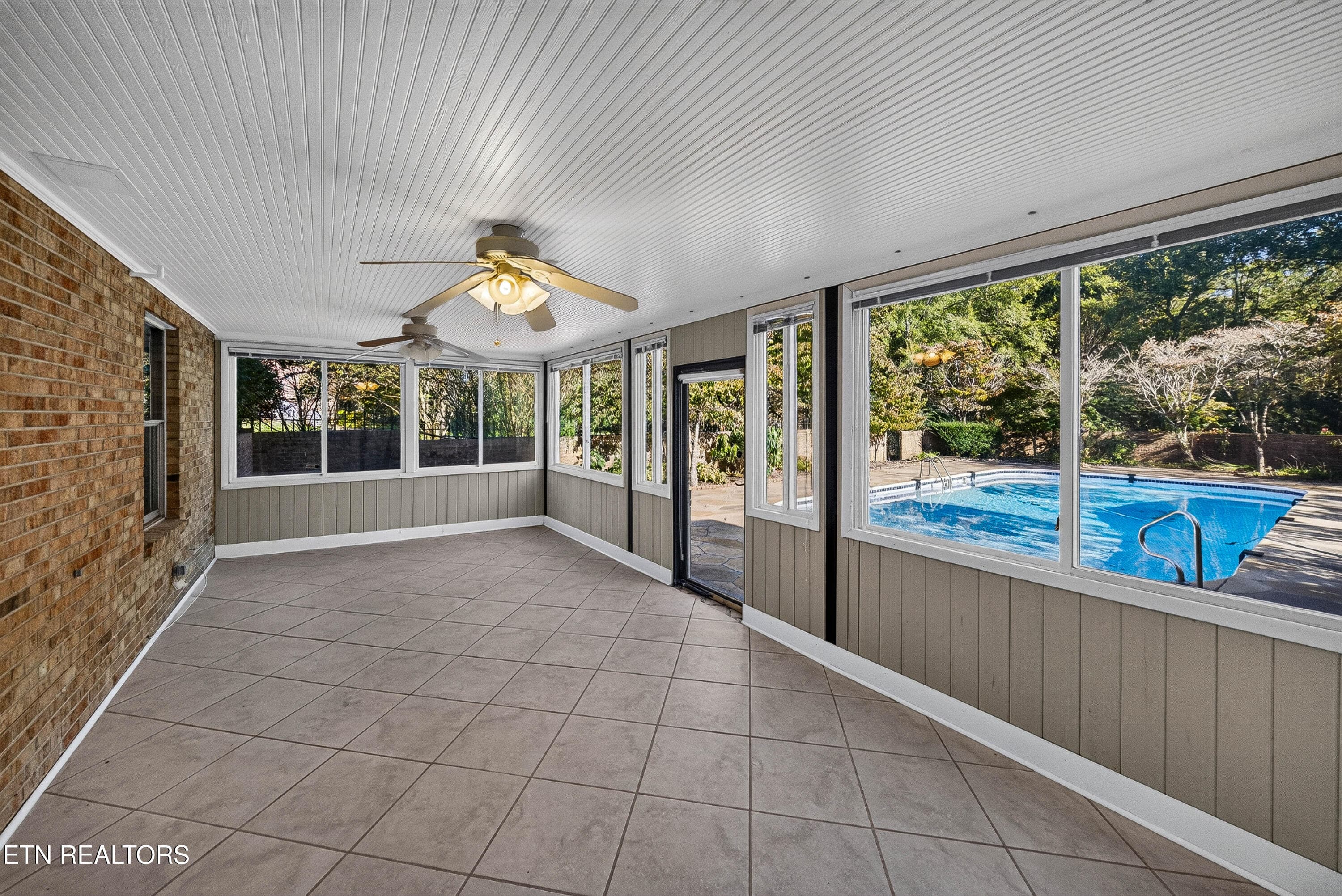 Sun Room - 5504 River Point Cove Rd, Knoxville, TN 37919