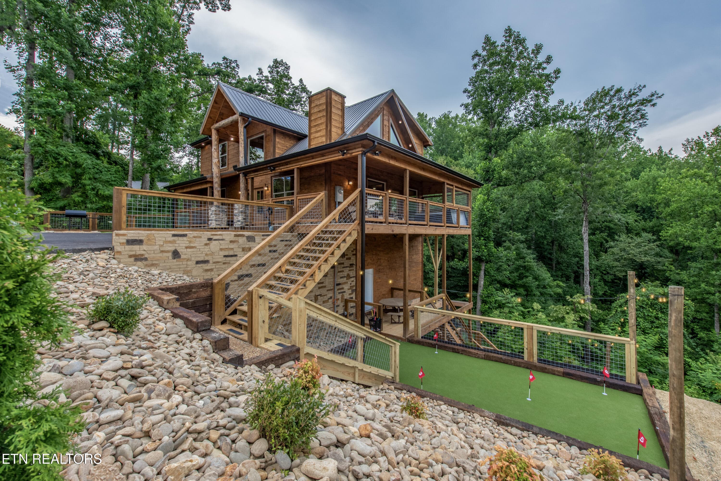 1-01_FriendsinBearPlaces - 466 Loop Rd, Gatlinburg, TN 37738, Gatlinburg