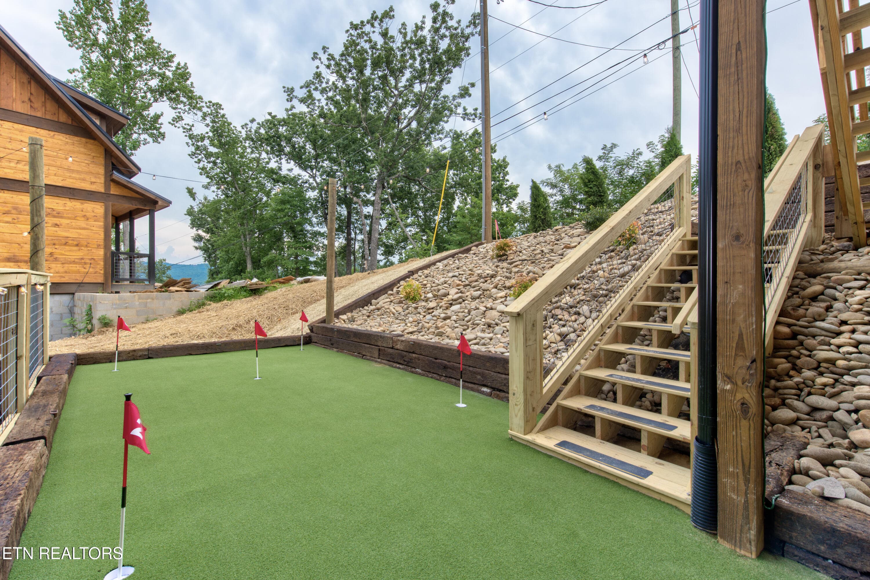 5-06_FriendsinBearPlaces - 466 Loop Rd, Gatlinburg, TN 37738, Gatlinburg
