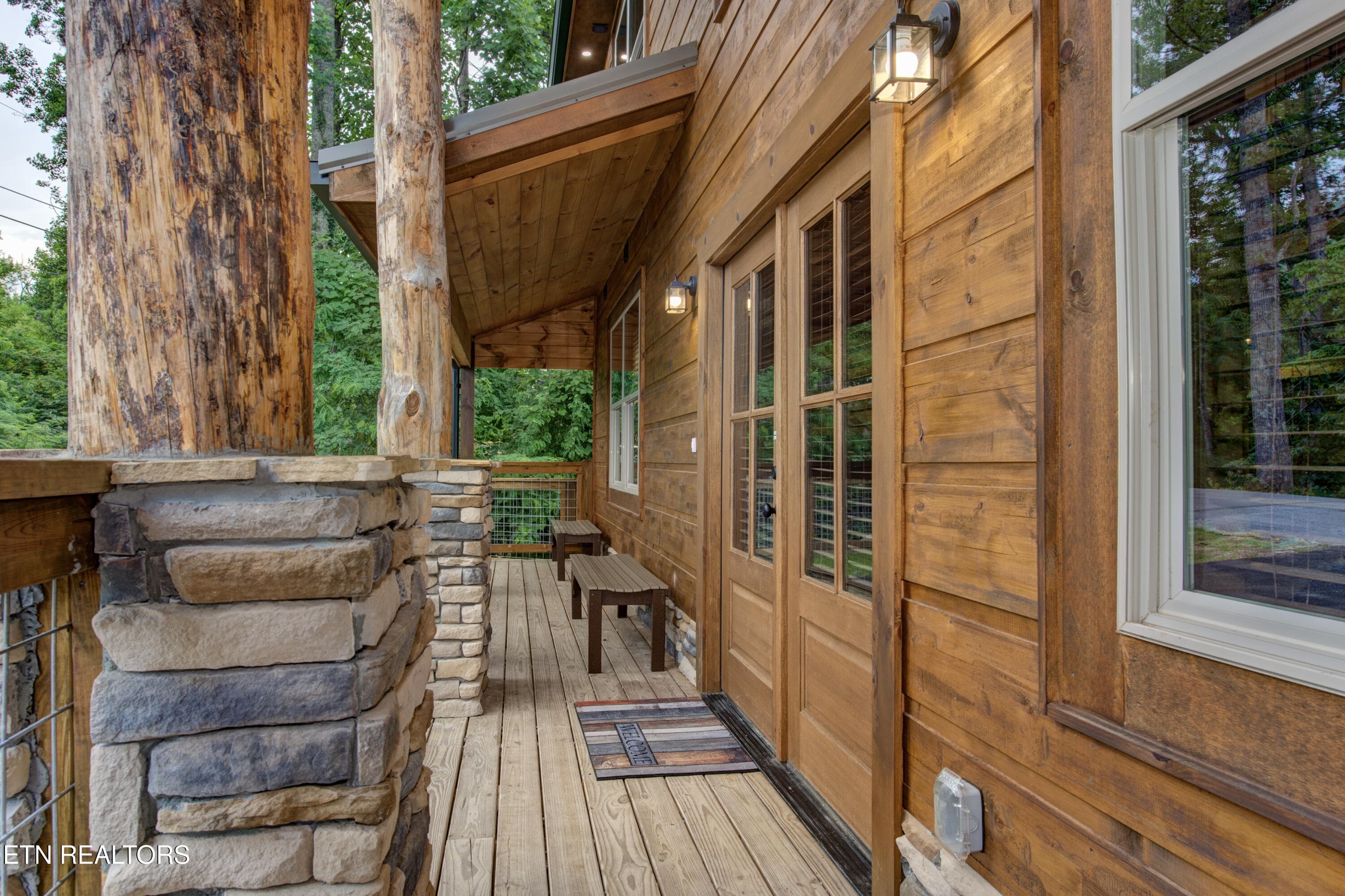 10-10_FriendsinBearPlaces - 466 Loop Rd, Gatlinburg, TN 37738, Gatlinburg