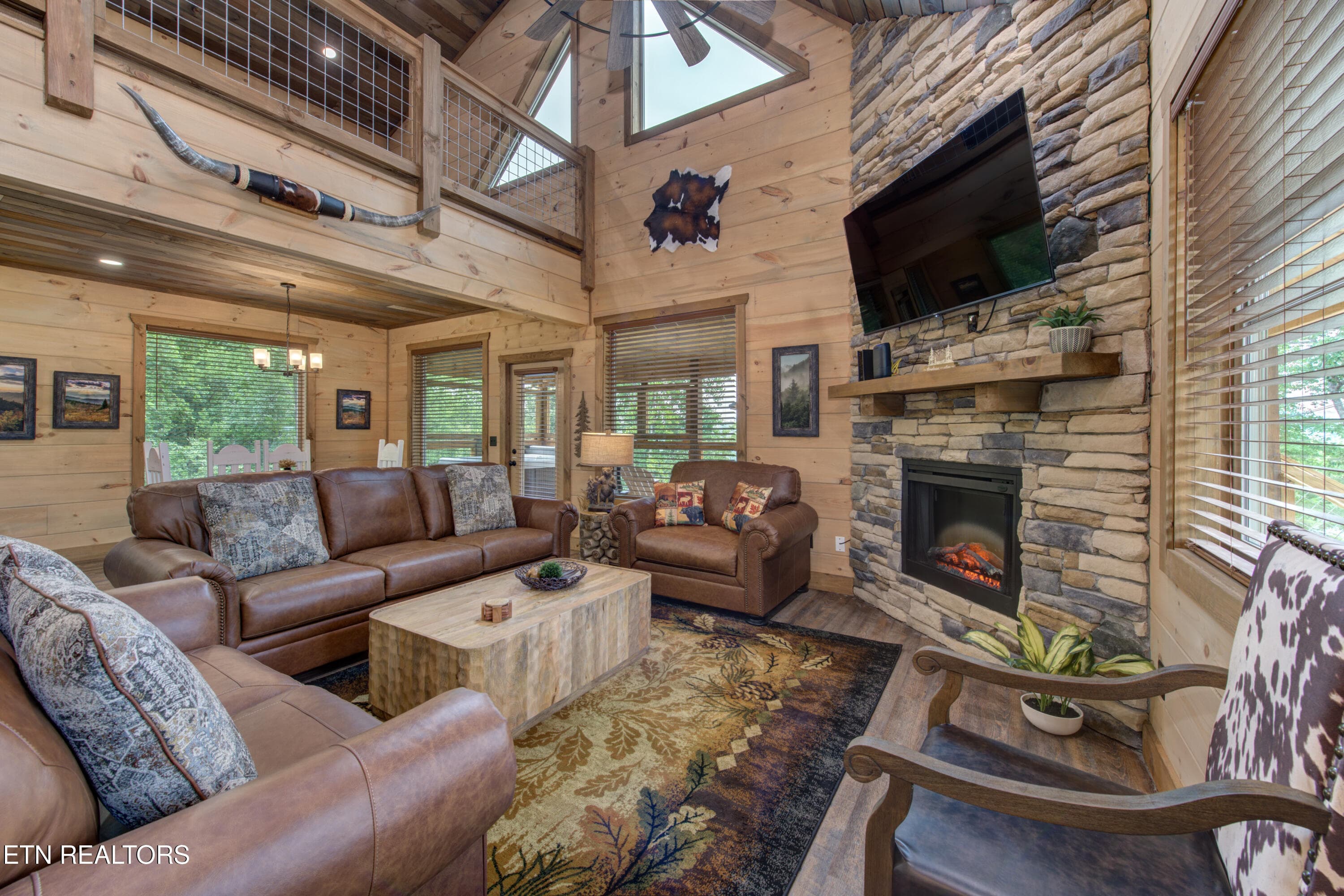 11-11_FriendsinBearPlaces - 466 Loop Rd, Gatlinburg, TN 37738, Gatlinburg
