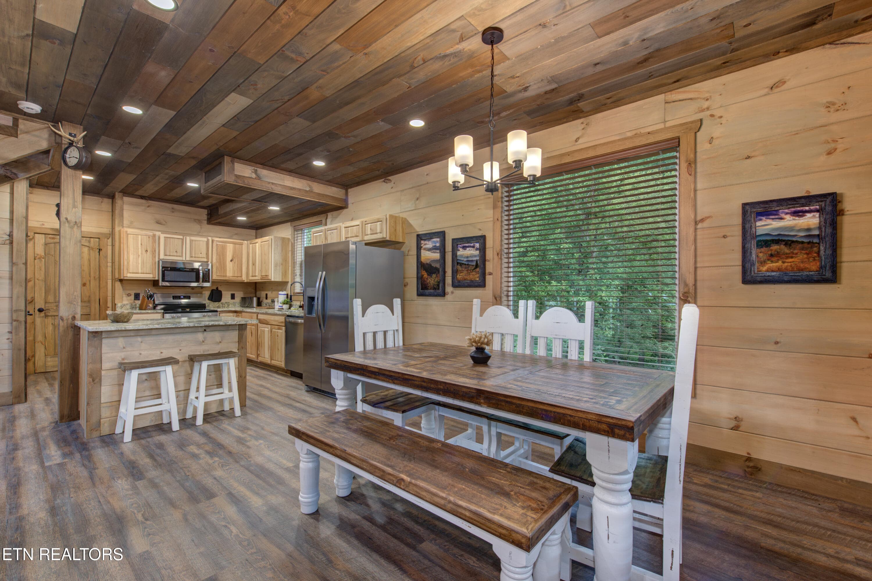 16-16_FriendsinBearPlaces - 466 Loop Rd, Gatlinburg, TN 37738, Gatlinburg