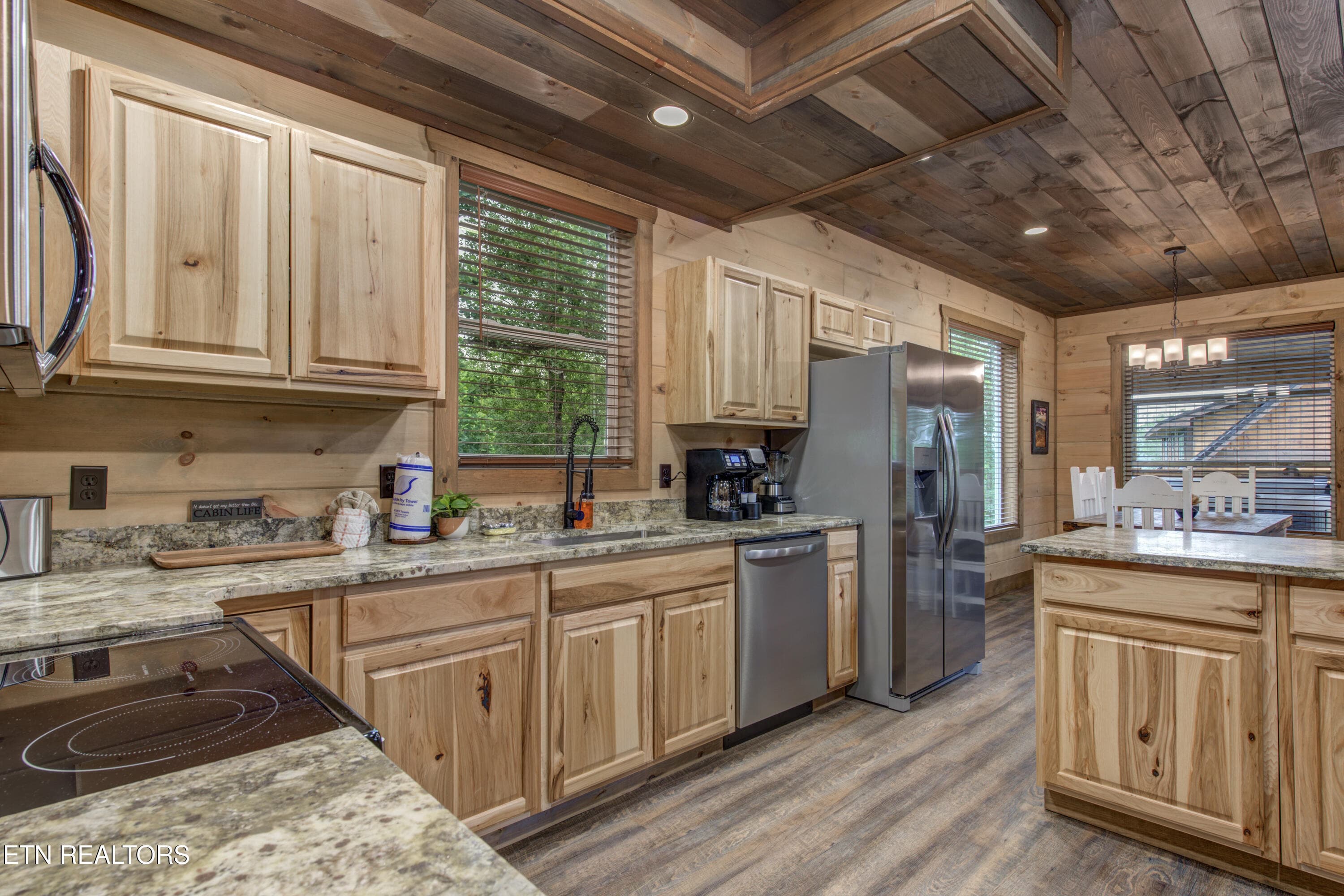 18-18_FriendsinBearPlaces - 466 Loop Rd, Gatlinburg, TN 37738, Gatlinburg