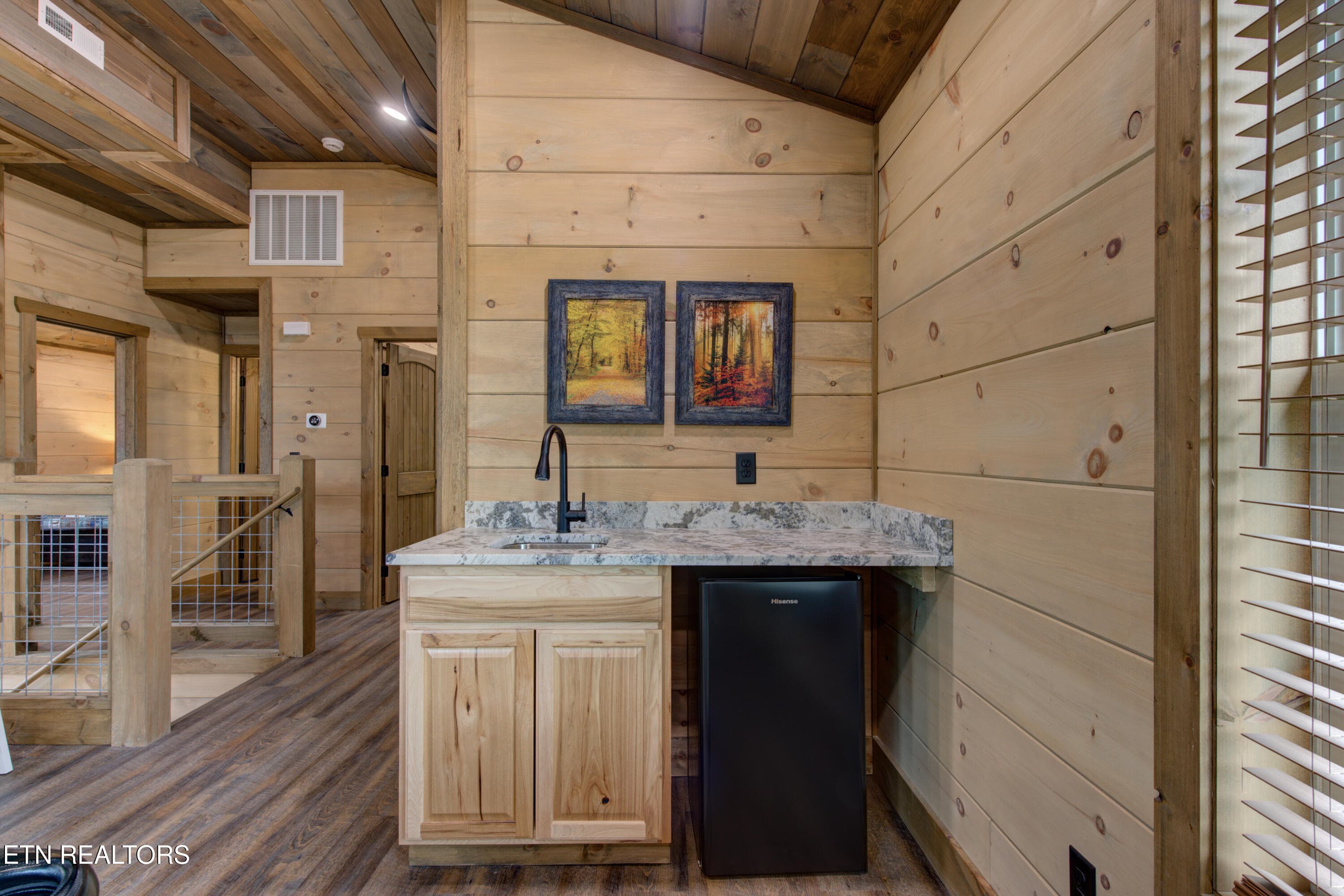26-26_FriendsinBearPlaces - 466 Loop Rd, Gatlinburg, TN 37738, Gatlinburg