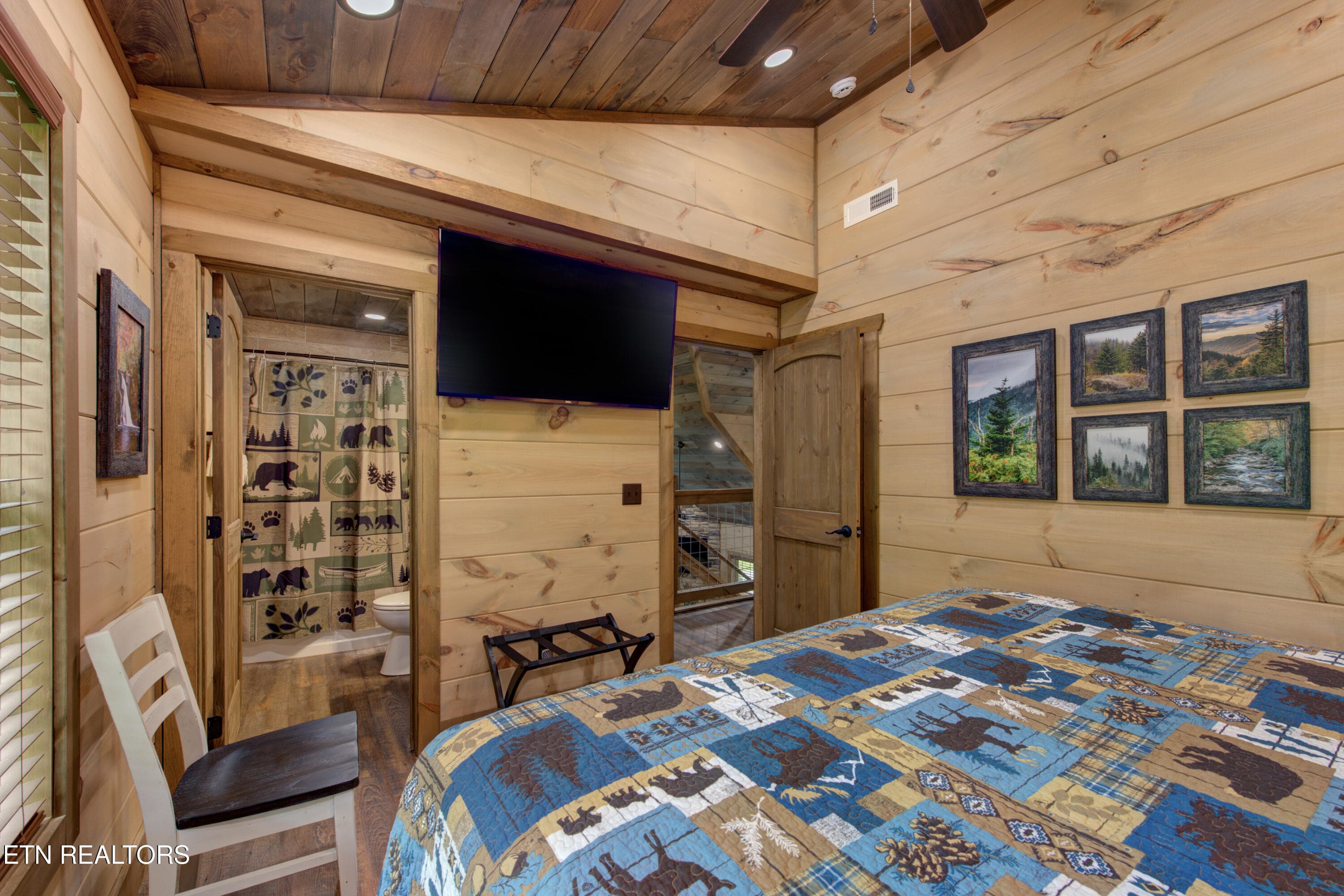 28-28_FriendsinBearPlaces - 466 Loop Rd, Gatlinburg, TN 37738, Gatlinburg