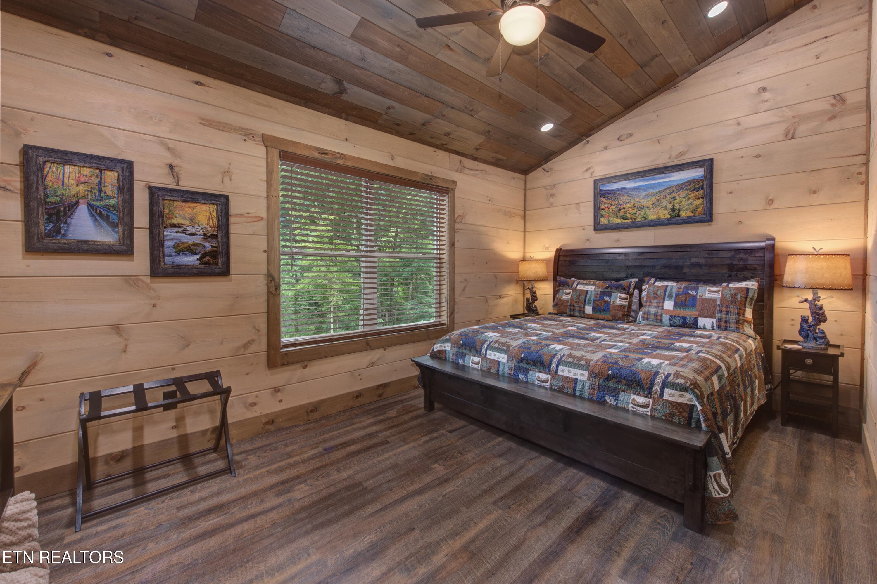 30-30_FriendsinBearPlaces - 466 Loop Rd, Gatlinburg, TN 37738, Gatlinburg