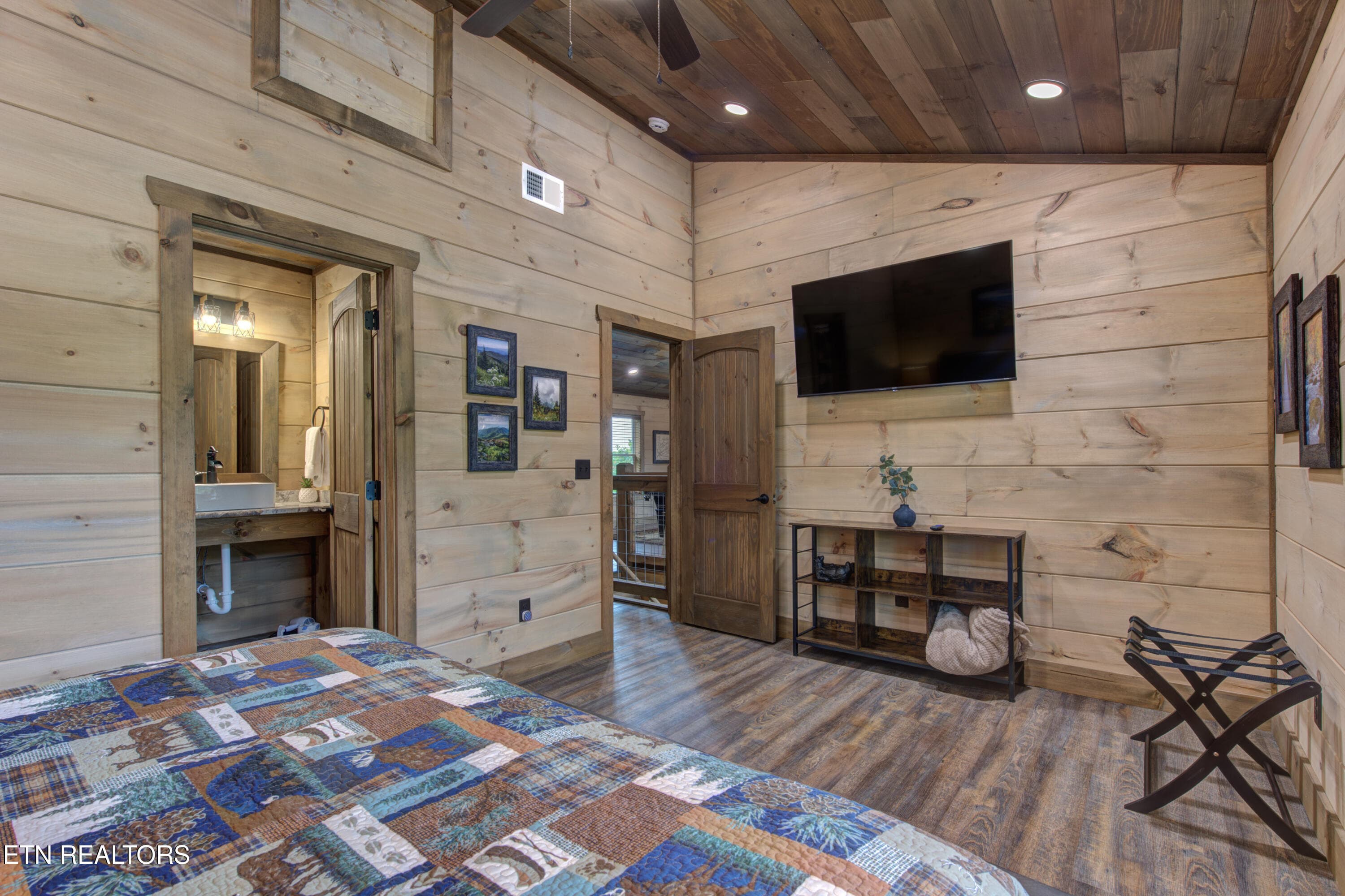 31-31_FriendsinBearPlaces - 466 Loop Rd, Gatlinburg, TN 37738, Gatlinburg
