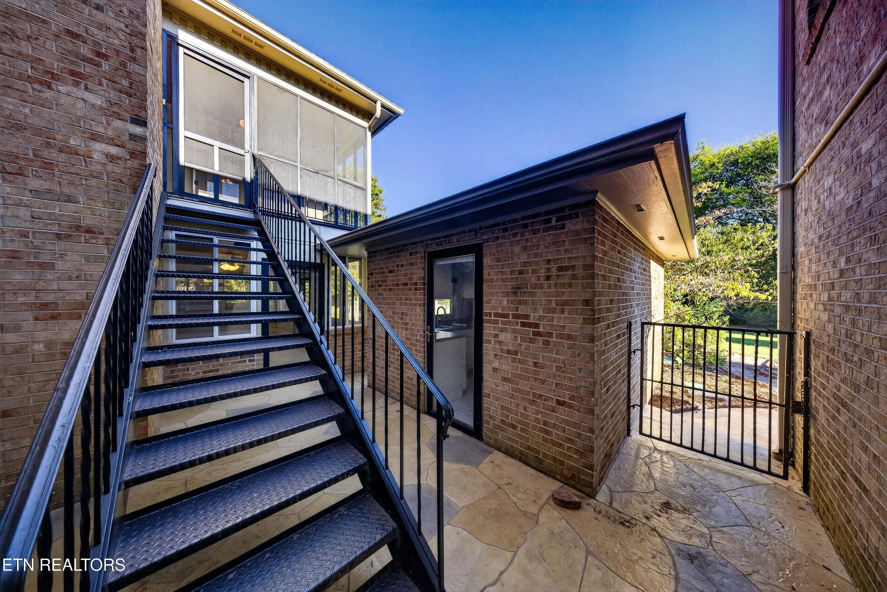 Pool House - 5504 River Point Cove Rd, Knoxville, TN 37919