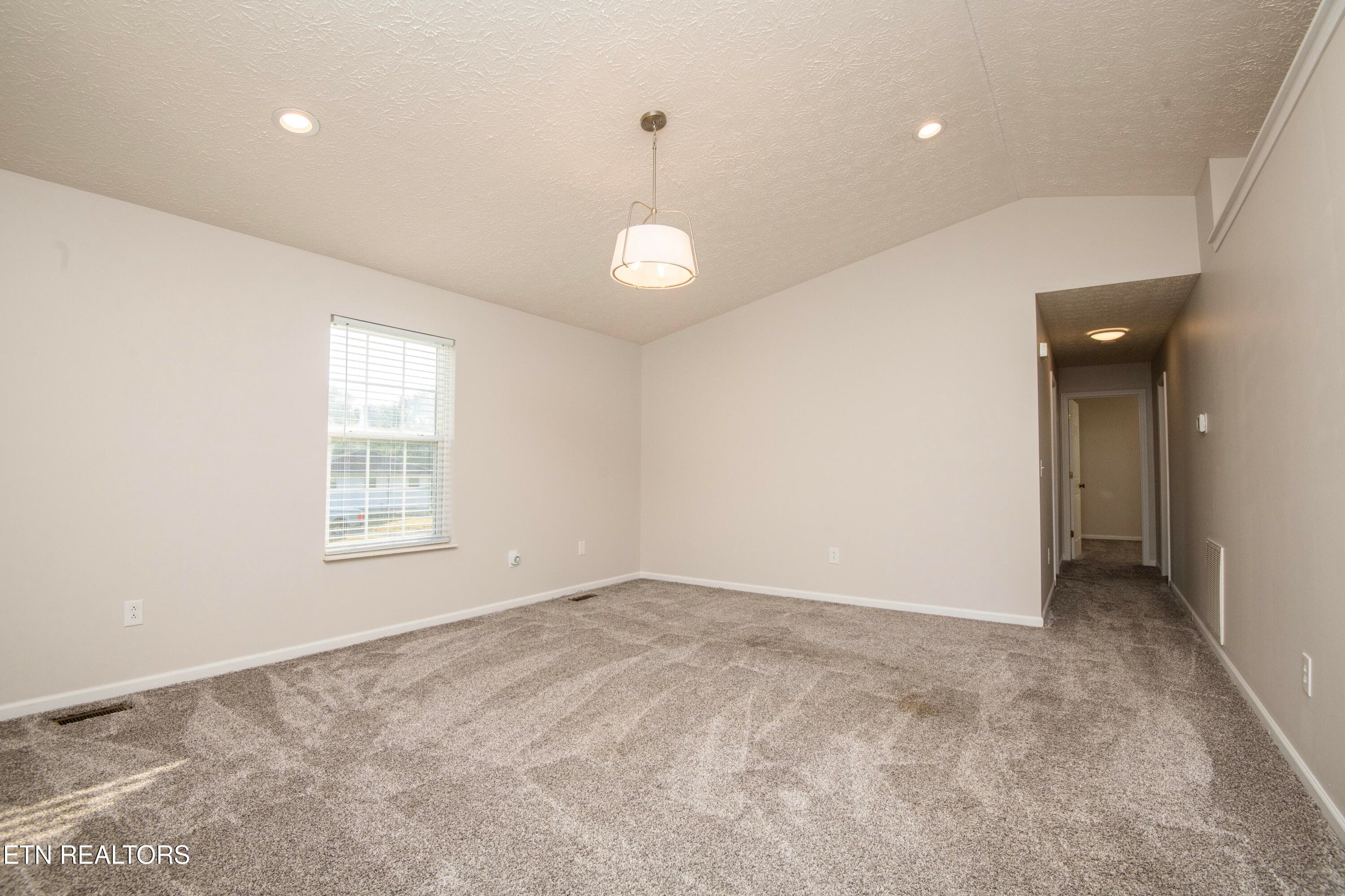 livign - 3337 Buttermilk Rd, Lenoir City, TN 37771, Lenoir City